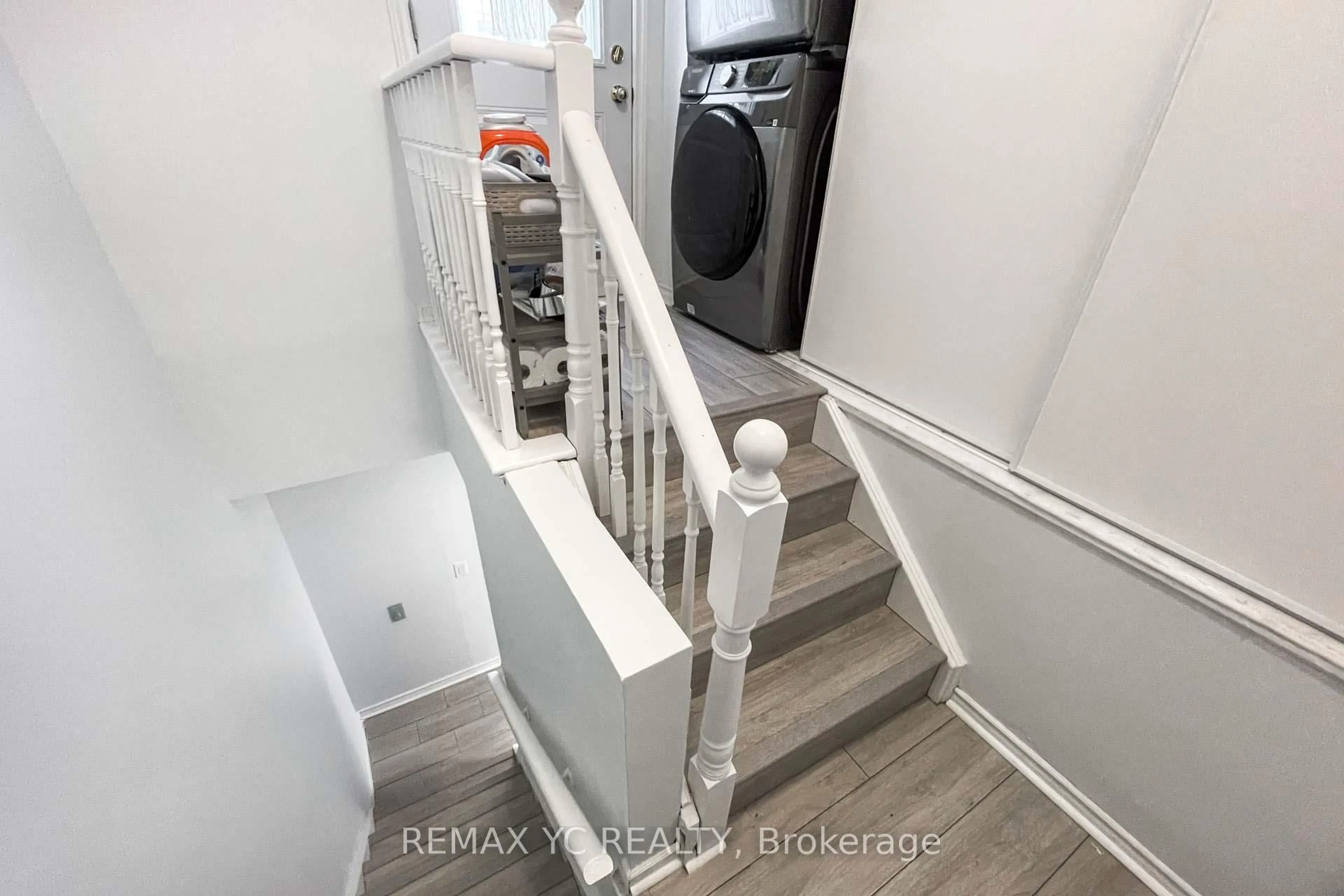 Stairs for 3 Everson Dr #526, Toronto Ontario M2N 7C2