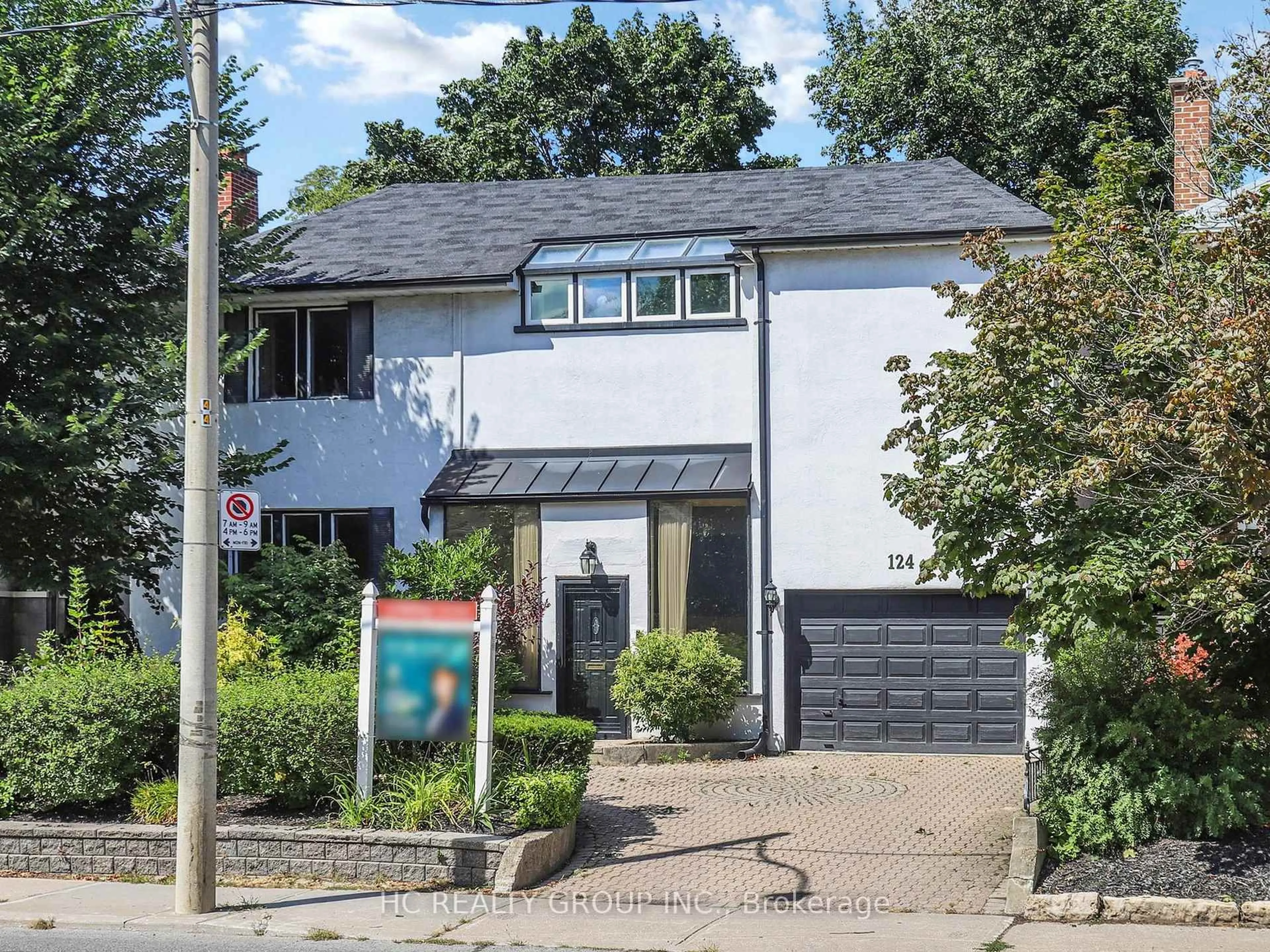 A pic from outside/outdoor area/front of a property/back of a property/a pic from drone, street for 124 Lawrence Ave, Toronto Ontario M4N 1S8