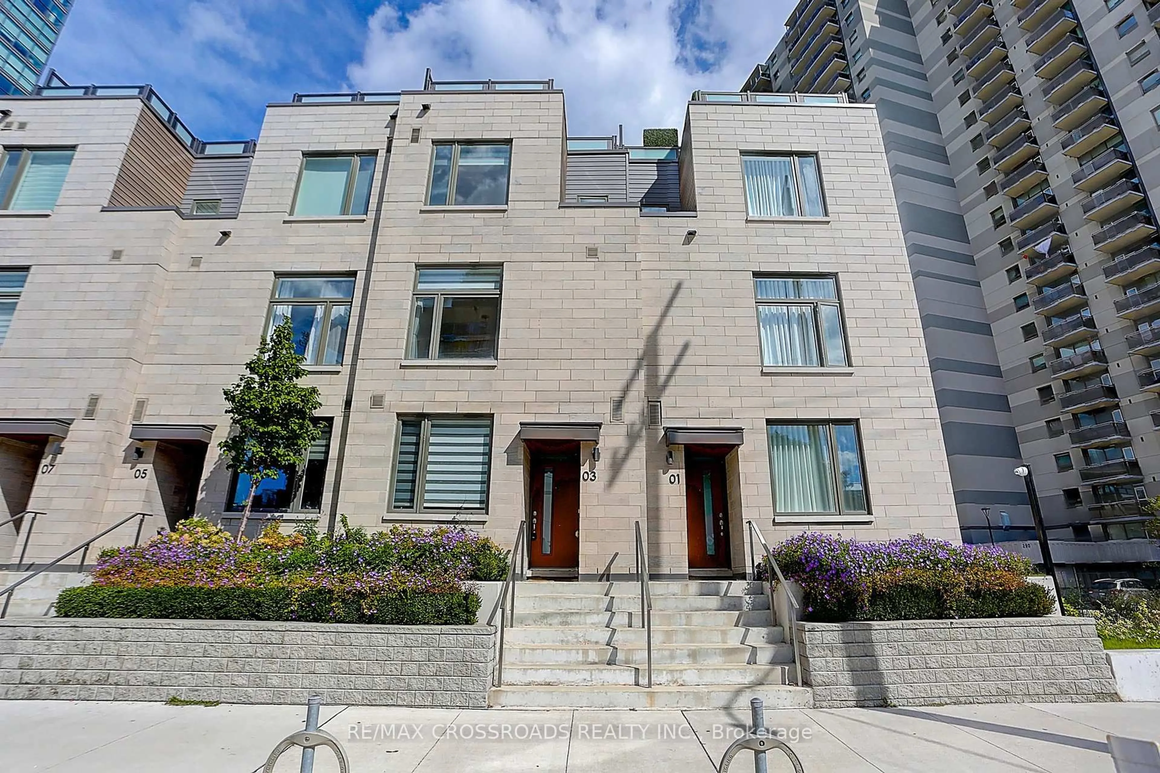 Unknown for 270 Davenport Rd #TH3, Toronto Ontario M5R 0C1