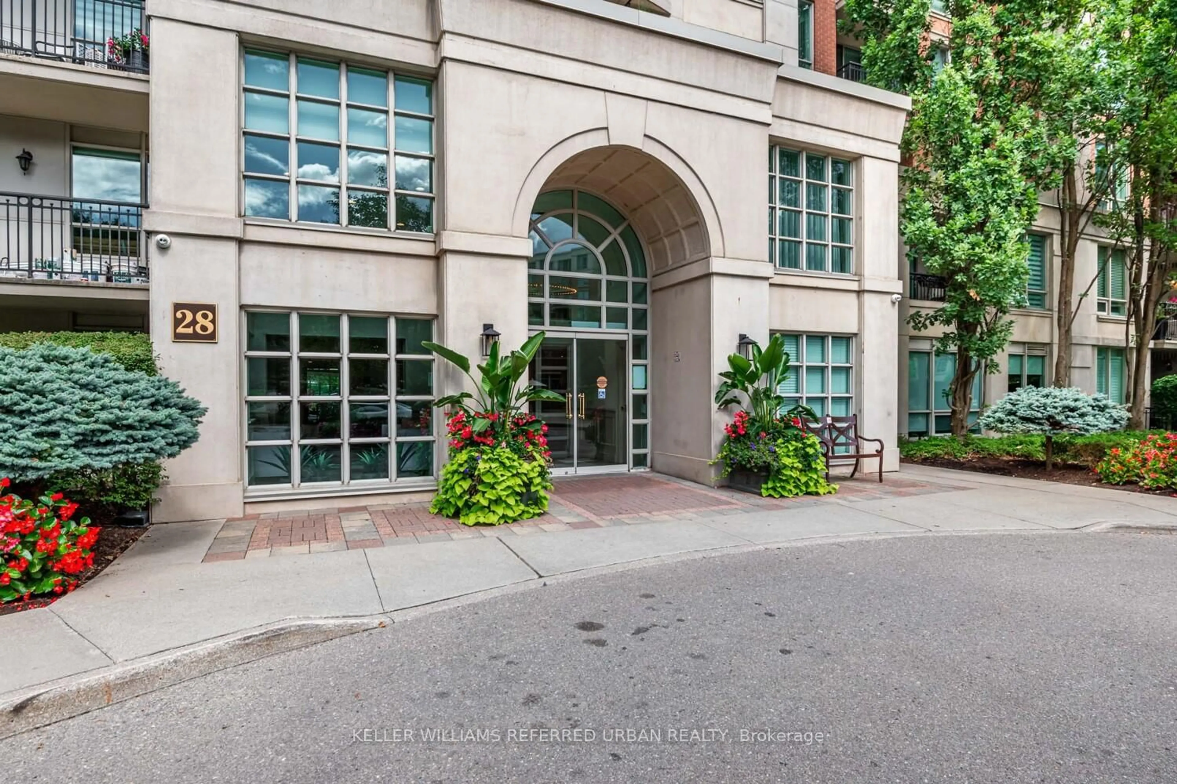 Indoor foyer for 28 William Carson Cres #721, Toronto Ontario M2P 2H1