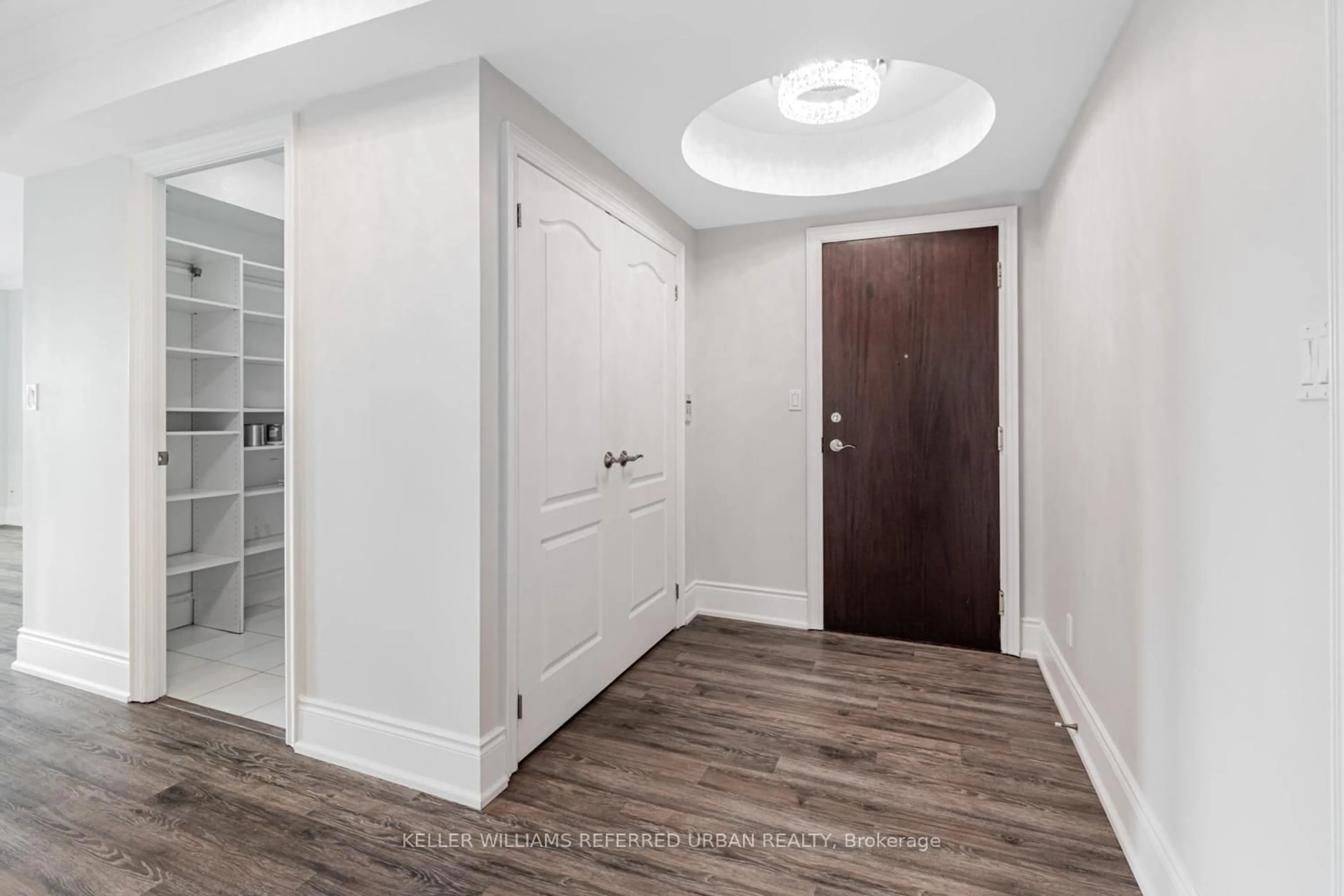 Indoor entryway for 28 William Carson Cres #721, Toronto Ontario M2P 2H1