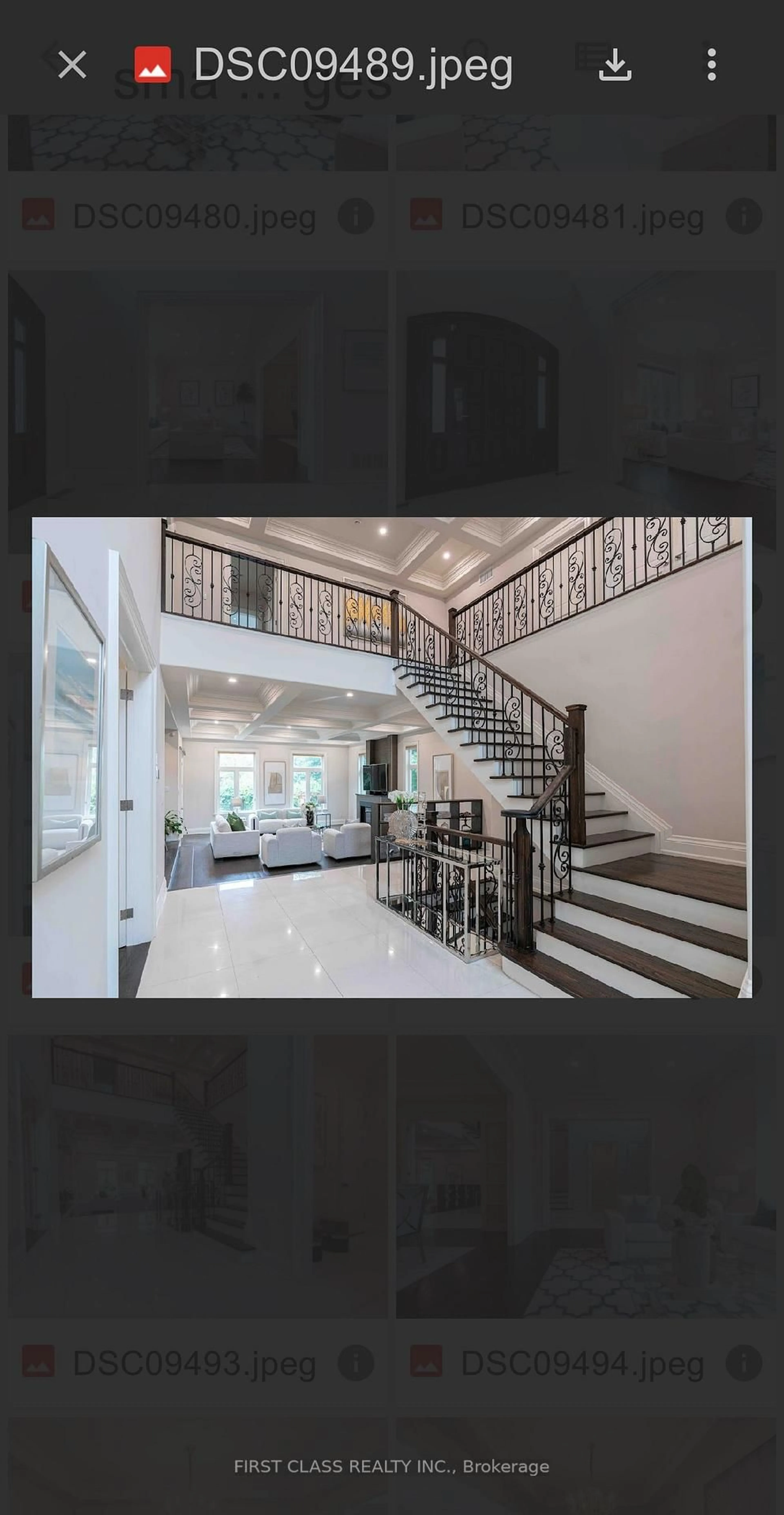 Indoor foyer for 25 Dresden Rd, Toronto Ontario M3H 1W8