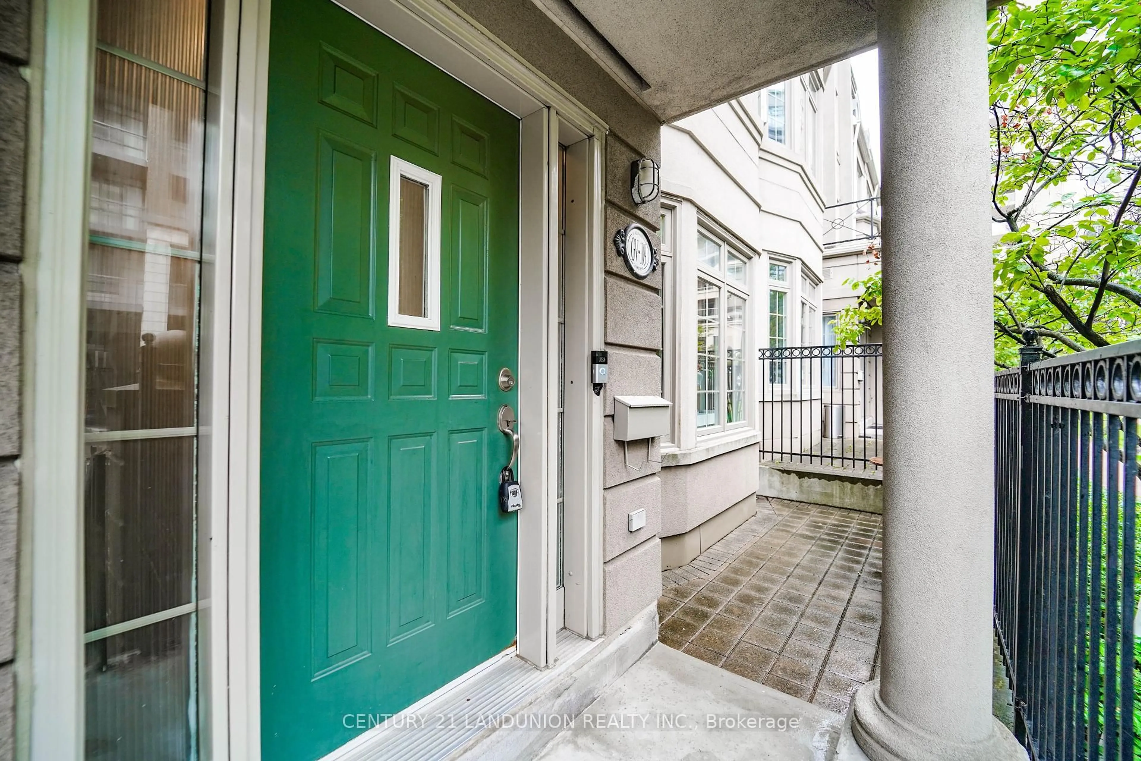 Indoor entryway for 38 Kenaston Gdns #GV109, Toronto Ontario M2K 1G8