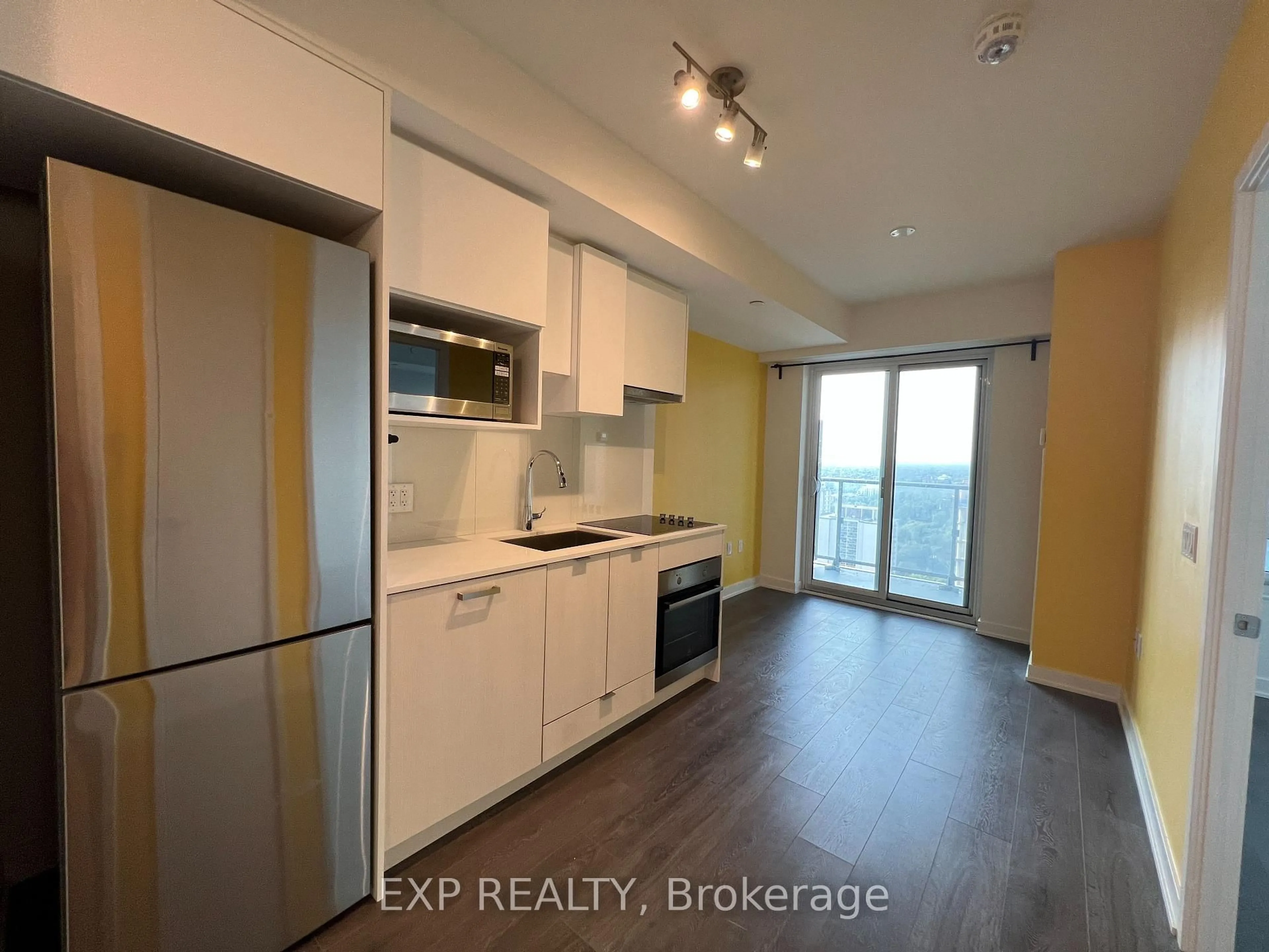 Standard kitchen, wood/laminate floor for 195 Redpath Ave #3213, Toronto Ontario M4P 0E4