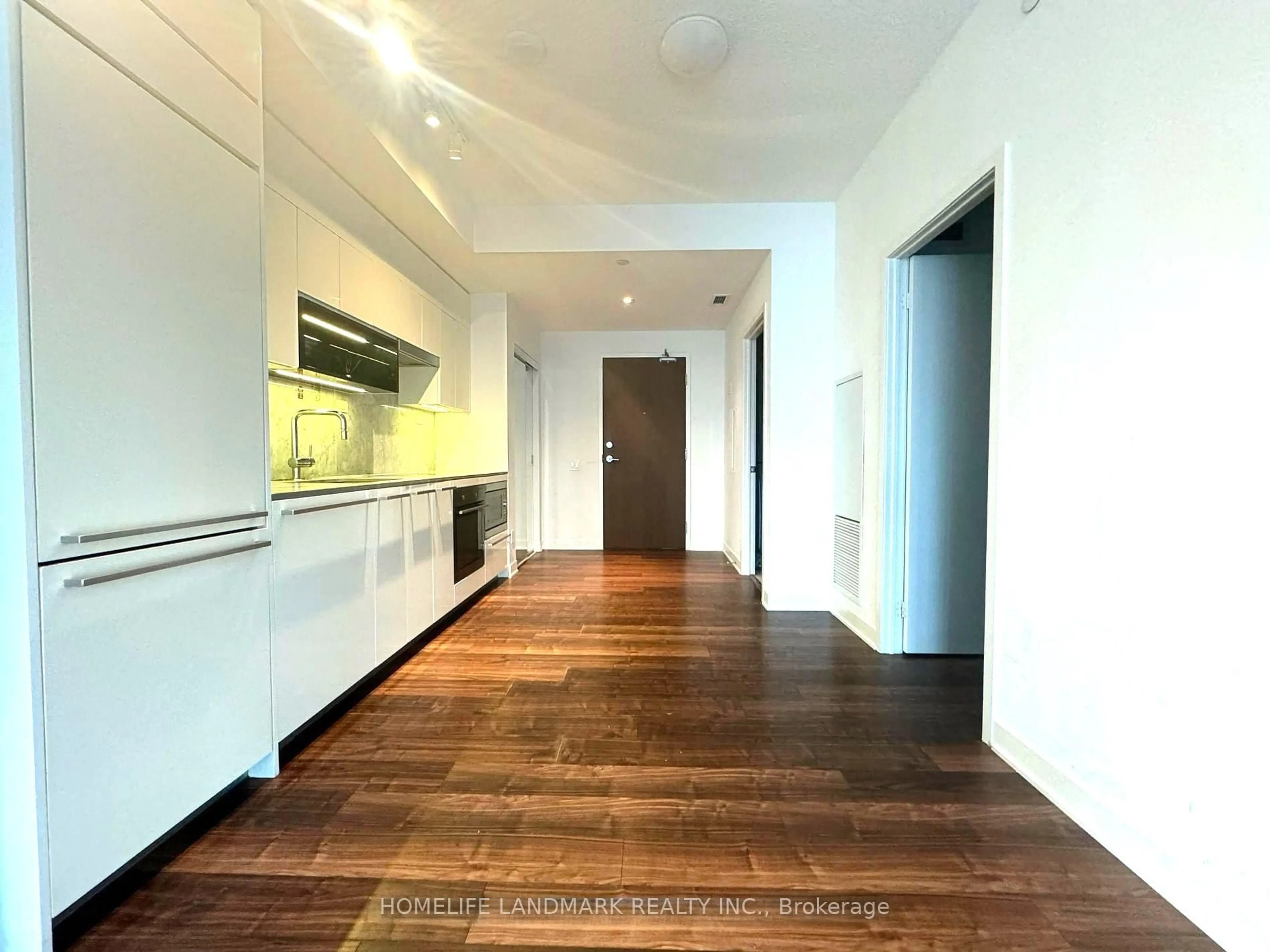 A pic of a room for 90 queens Wharf Rd #608, Toronto Ontario M5V 0E6