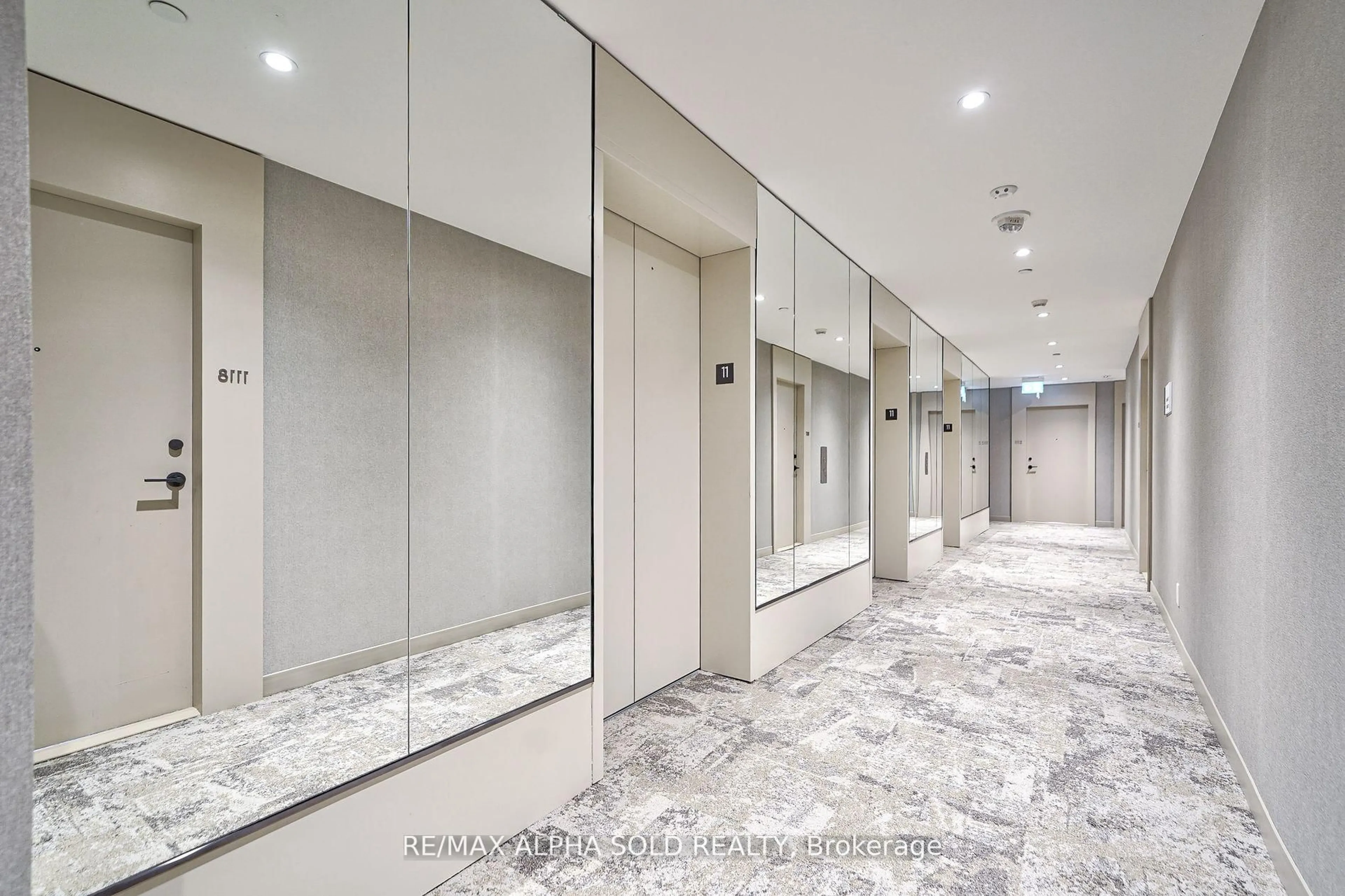 Indoor foyer for 2020 Bathurst St #1108, Toronto Ontario L5P 0A6