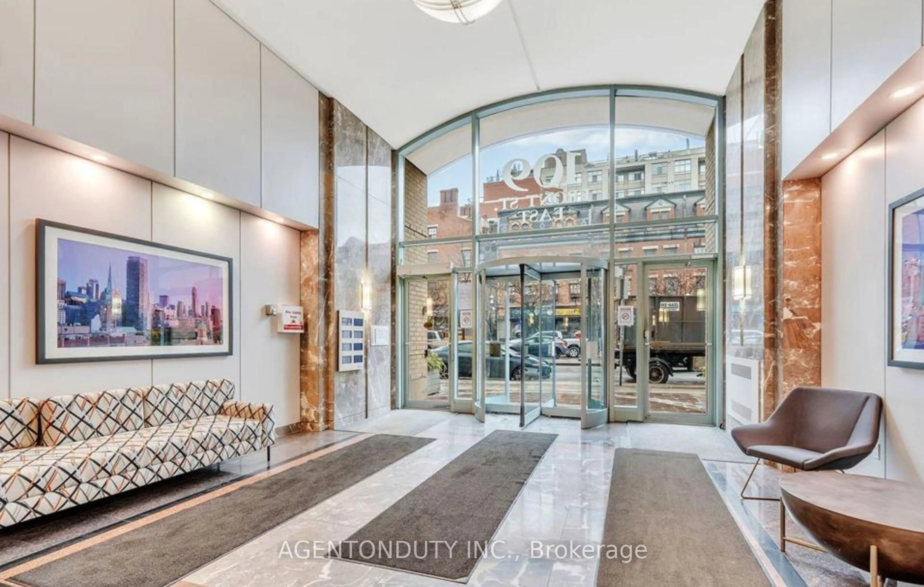 Indoor foyer for 109 Front St #1135, Toronto Ontario M5A 4P7