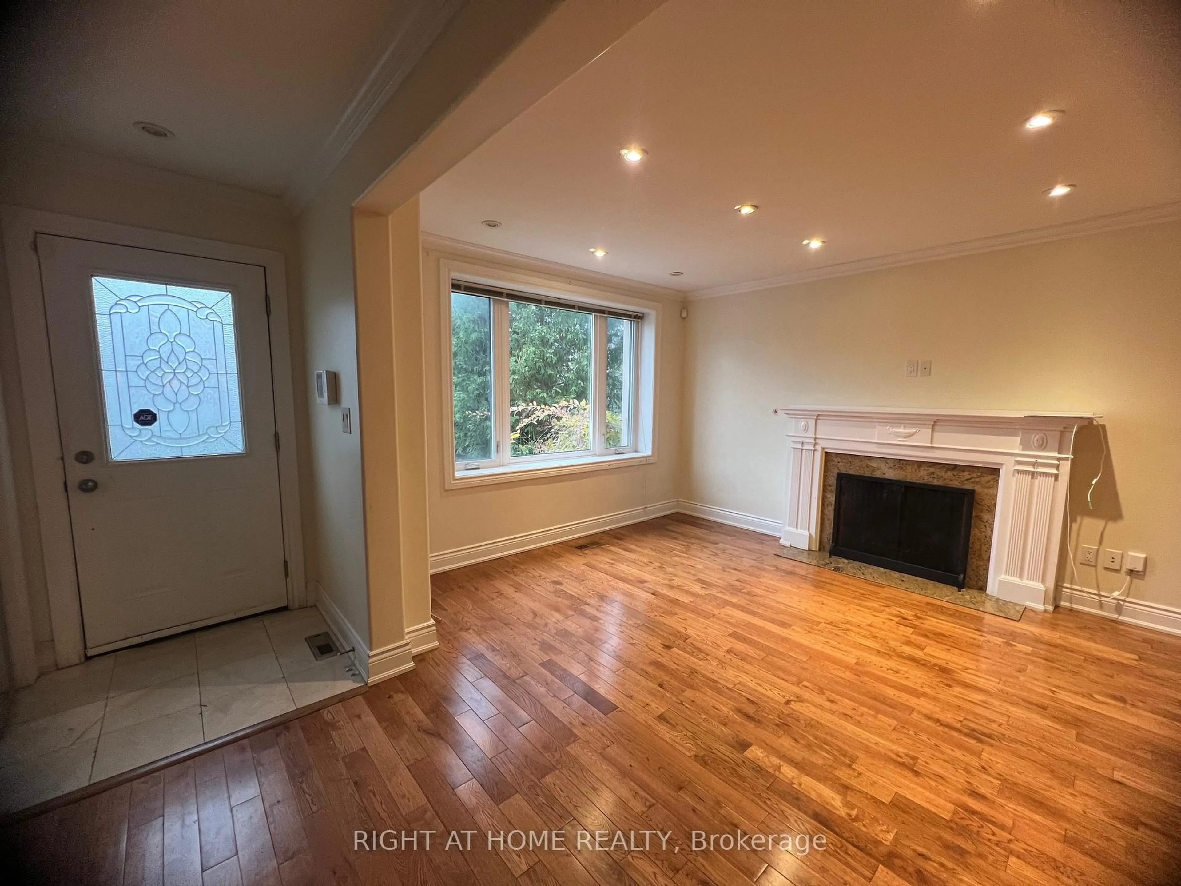 A pic of a room for 2105 Avenue Rd, Toronto Ontario M5N 4A9