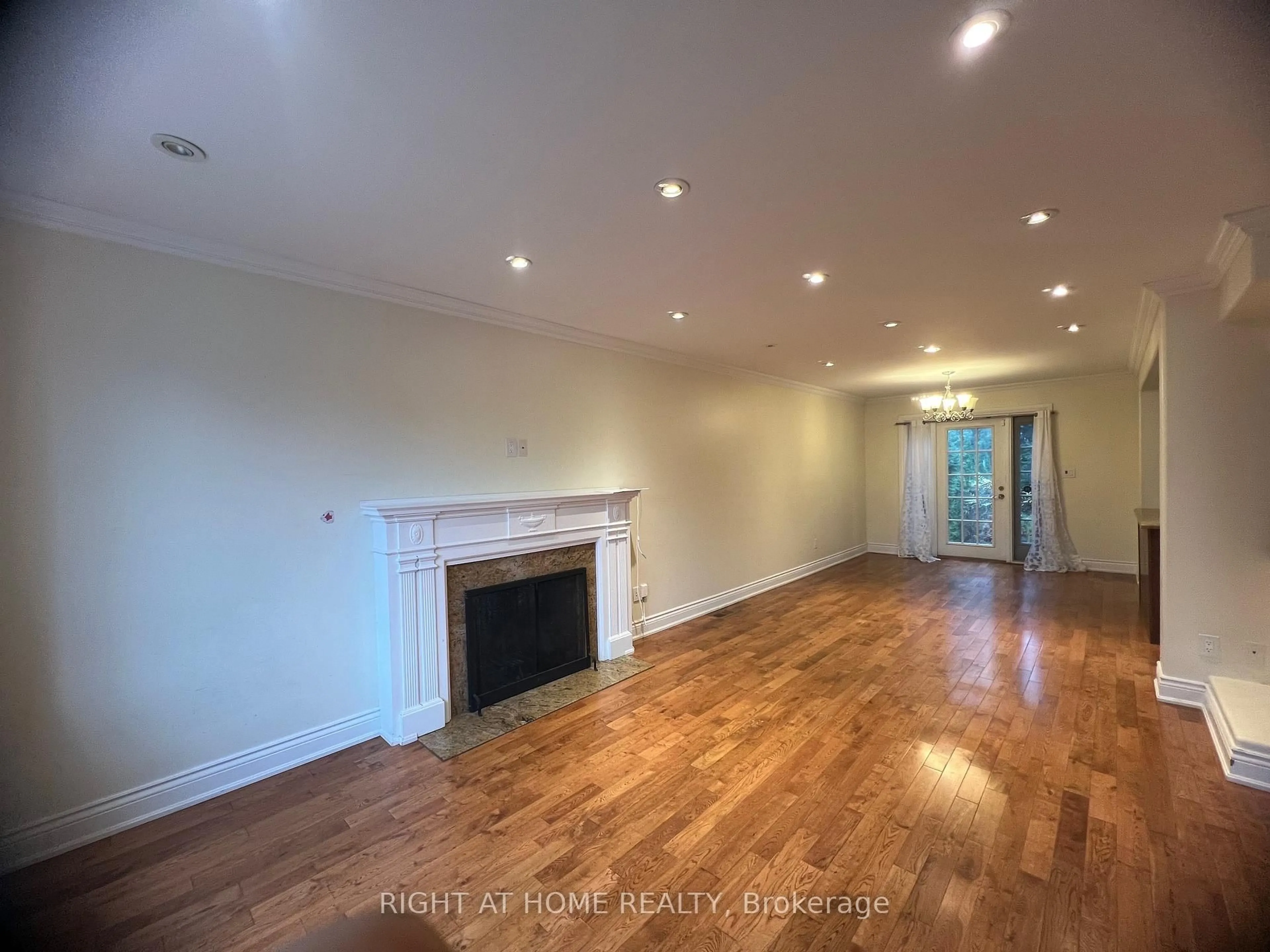 A pic of a room for 2105 Avenue Rd, Toronto Ontario M5N 4A9