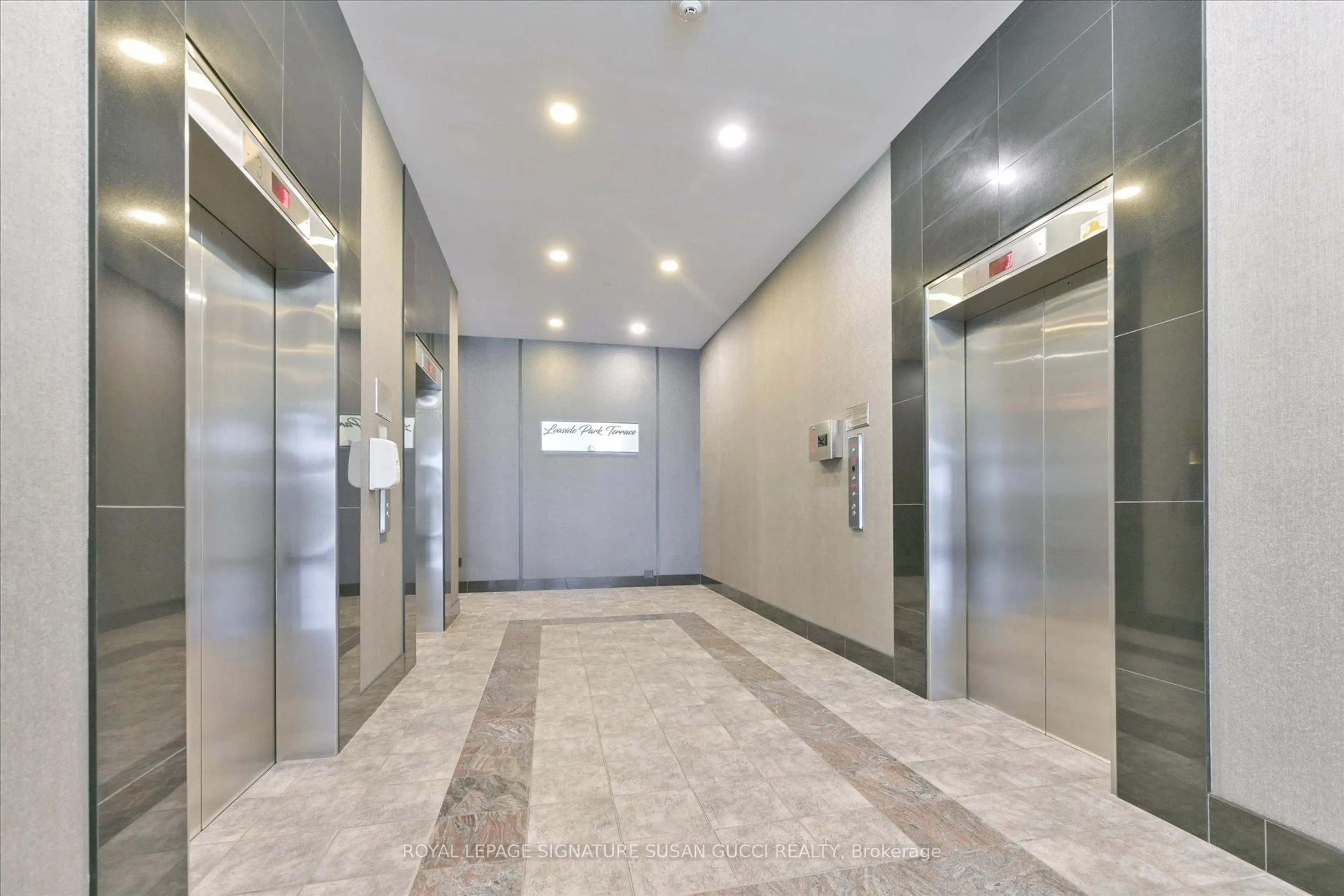 Indoor foyer for 1 Leaside Park Dr #616, Toronto Ontario M4H 1R1