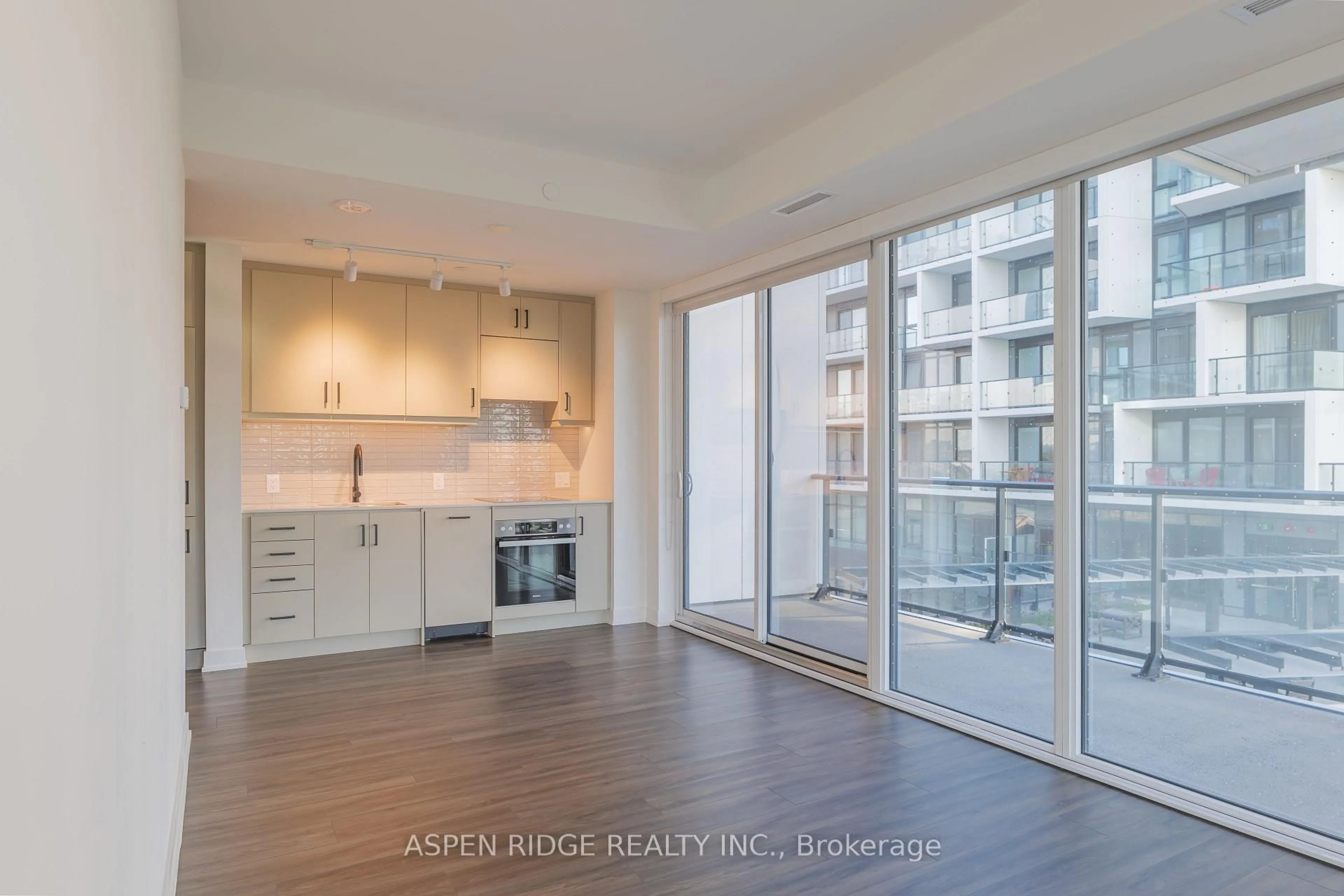 Open concept kitchen, unknown for 9 Tecumseth St #702, Toronto Ontario M5V 3G4