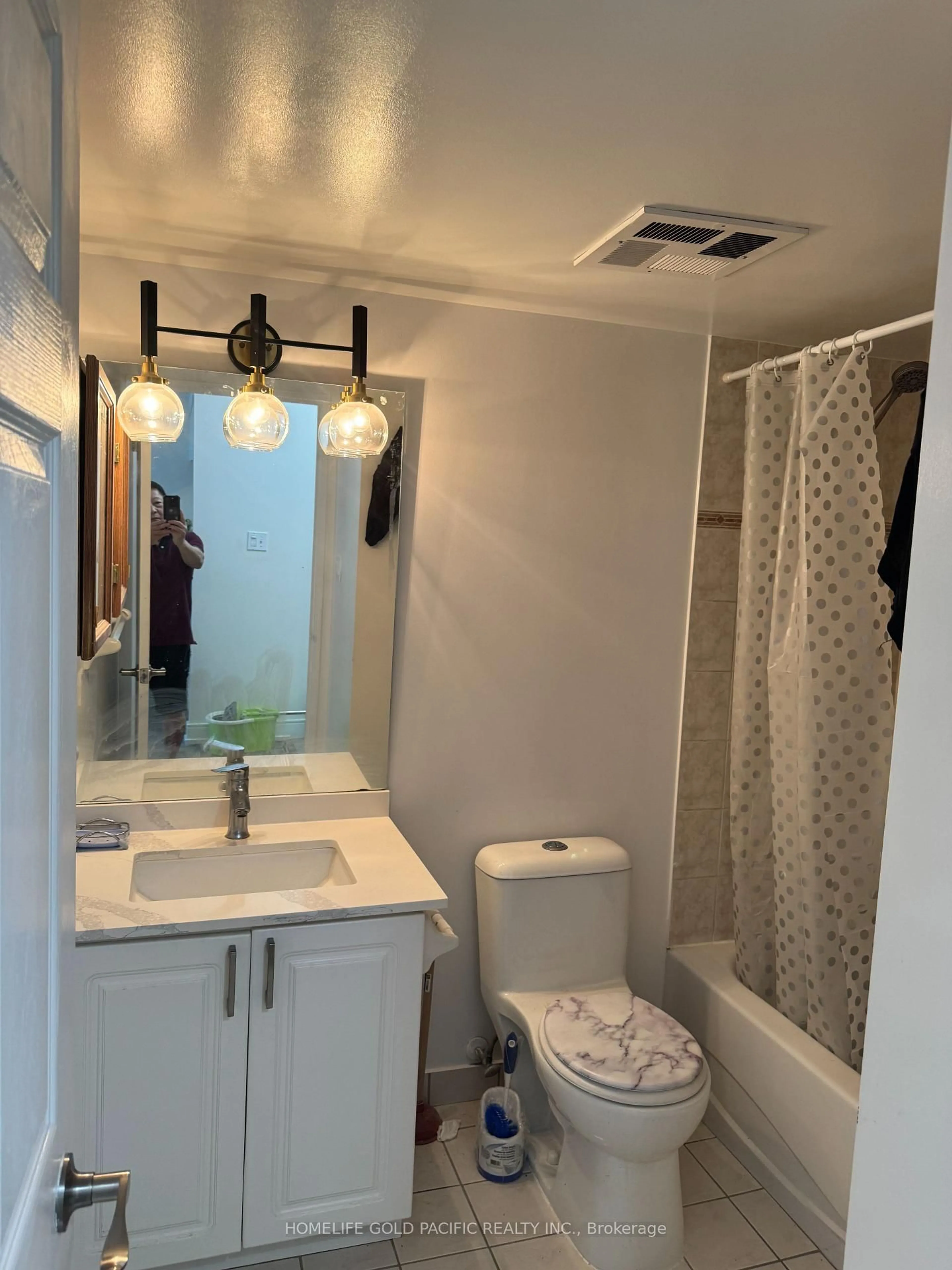 Standard bathroom, ceramic/tile floor for 28 Empress Ave #1716, Toronto Ontario M2N 6Z7