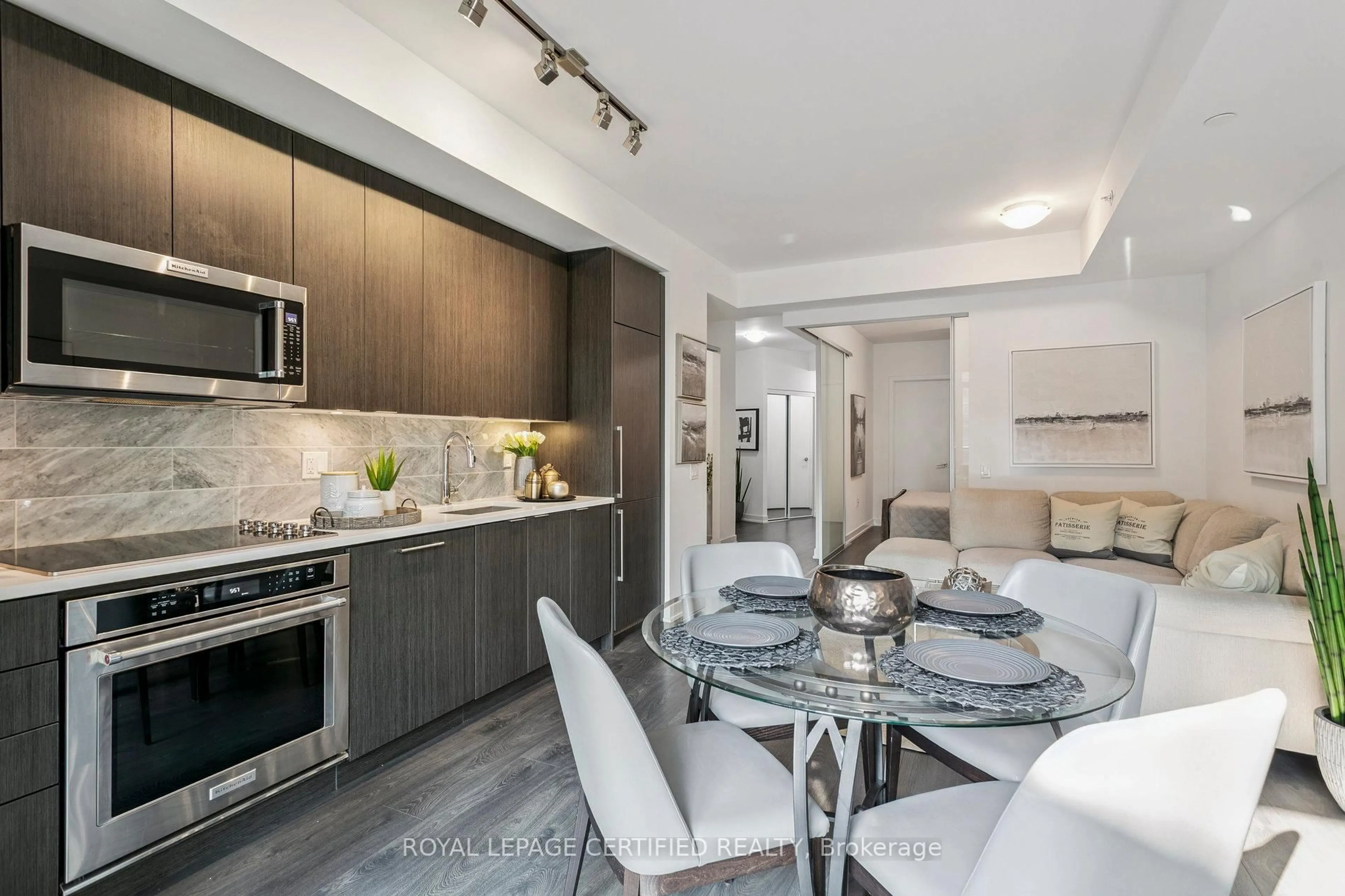Unknown for 38 Iannuzzi St #502, Toronto Ontario M5V 0S2