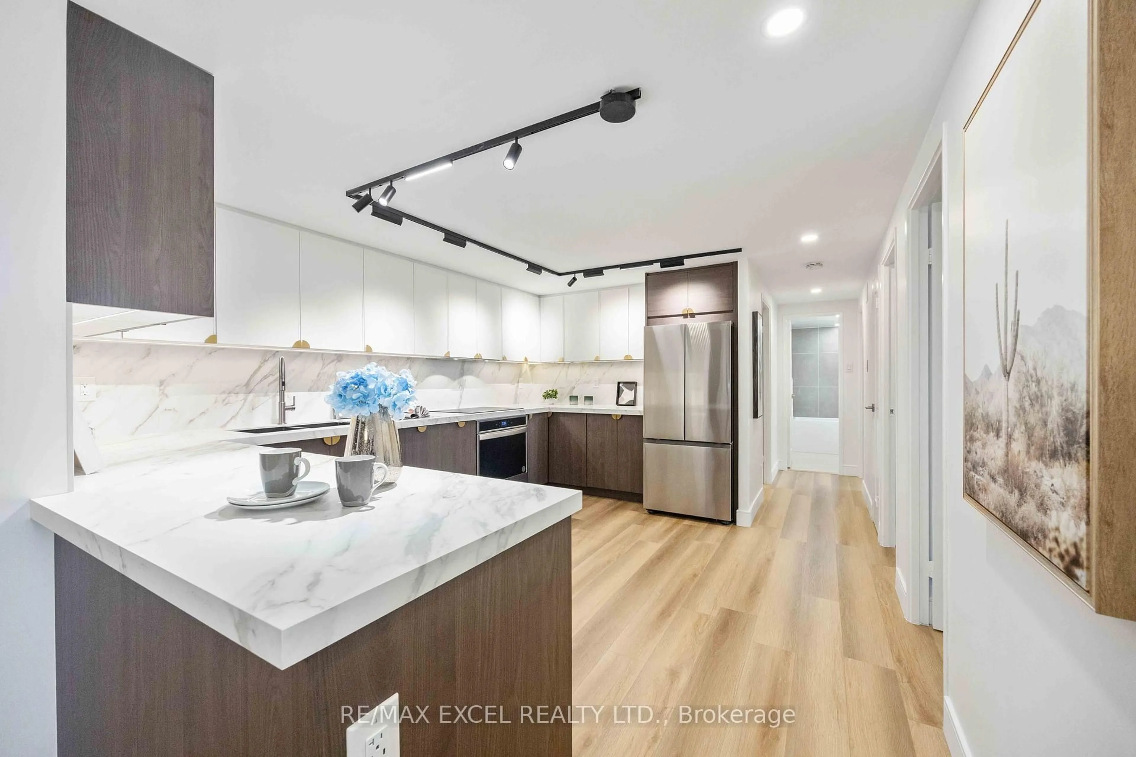 Contemporary kitchen, ceramic/tile floor for 10 Tangreen Crt #801, Toronto Ontario M2M 4B9