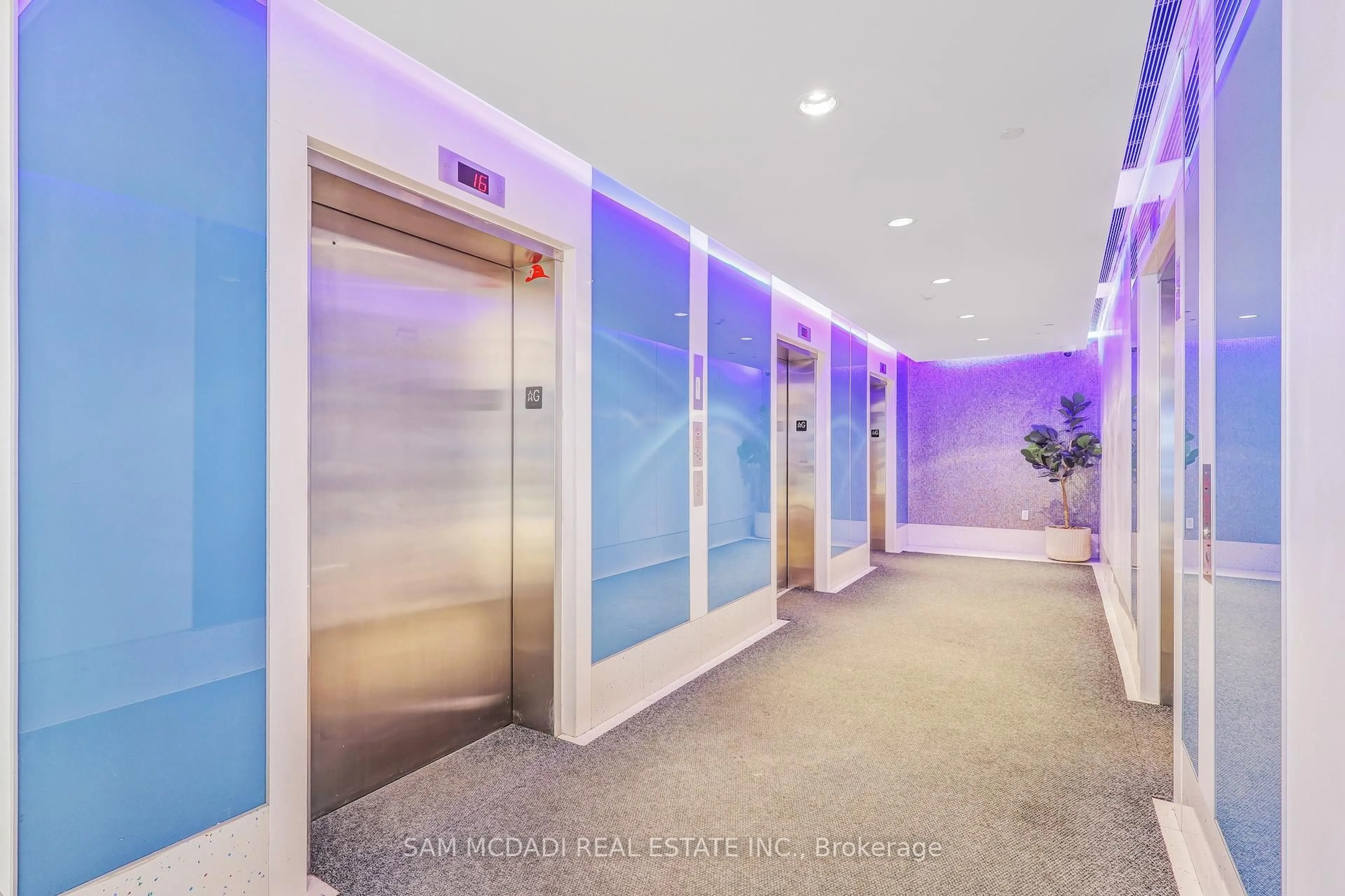 Indoor foyer for 600 Fleet St #332, Toronto Ontario M5V 1B7