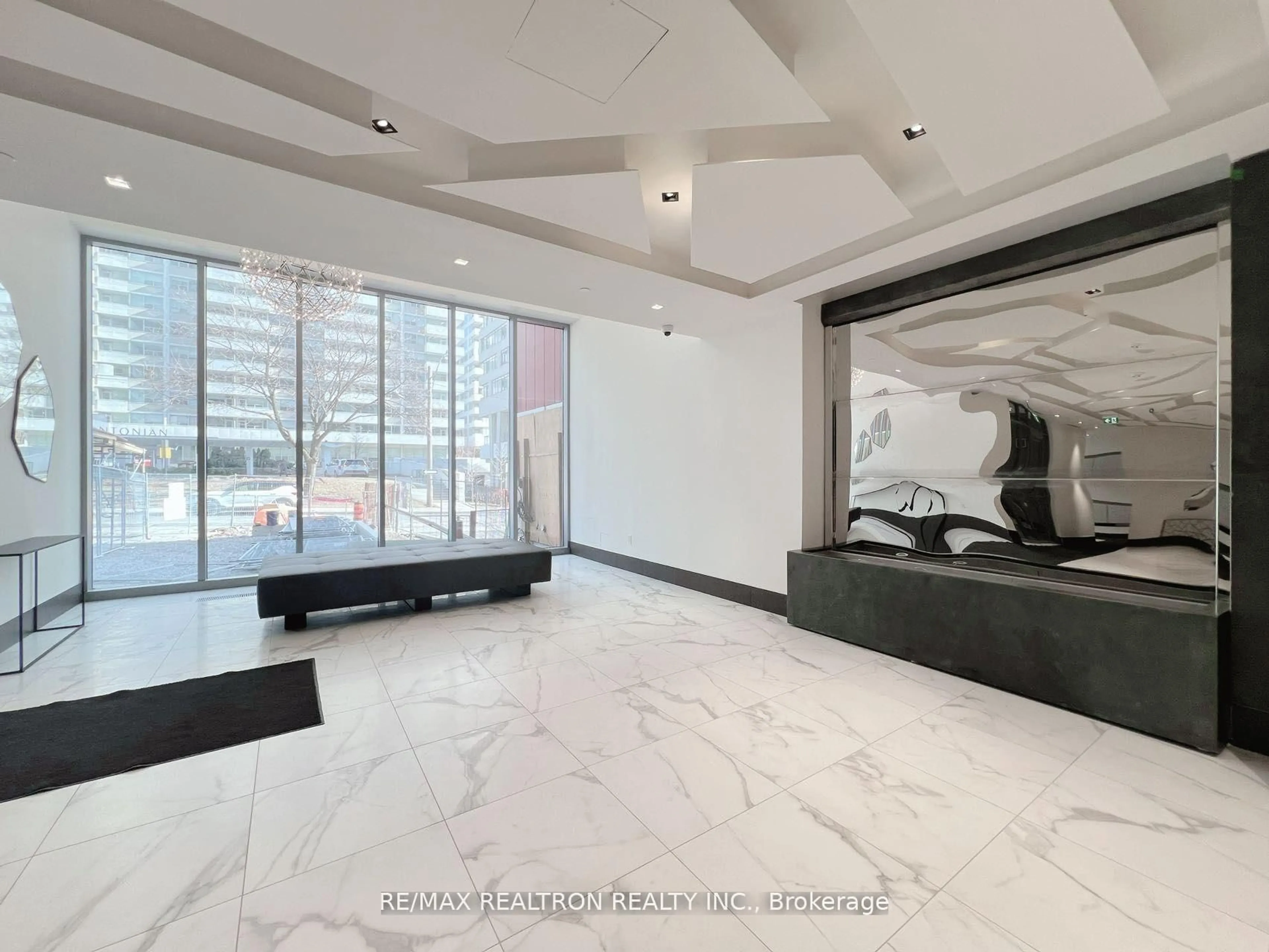 Indoor foyer for 50 Dunfield Ave #518, Toronto Ontario M4S 3A4