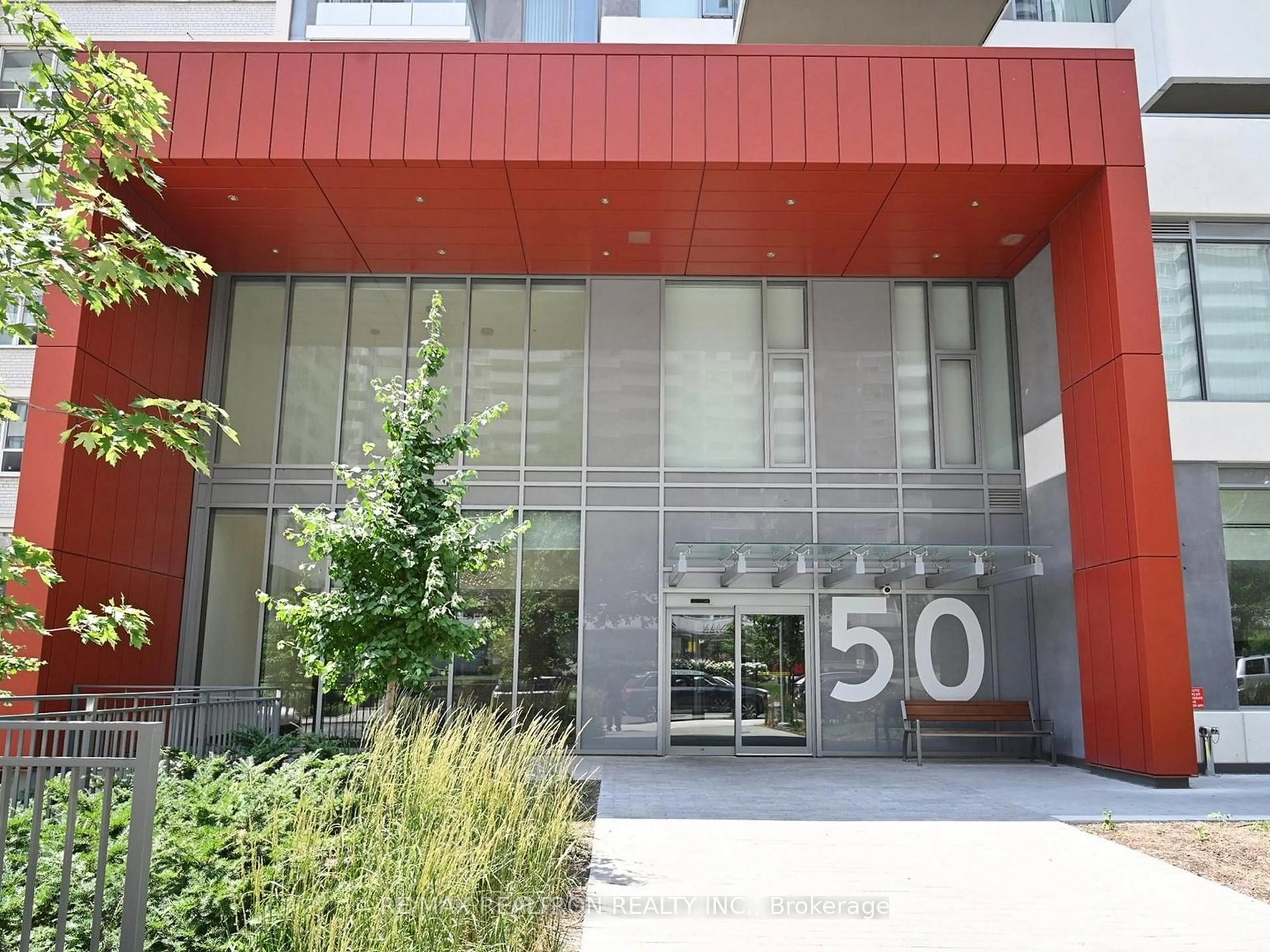 Indoor foyer for 50 Dunfield Ave #518, Toronto Ontario M4S 3A4