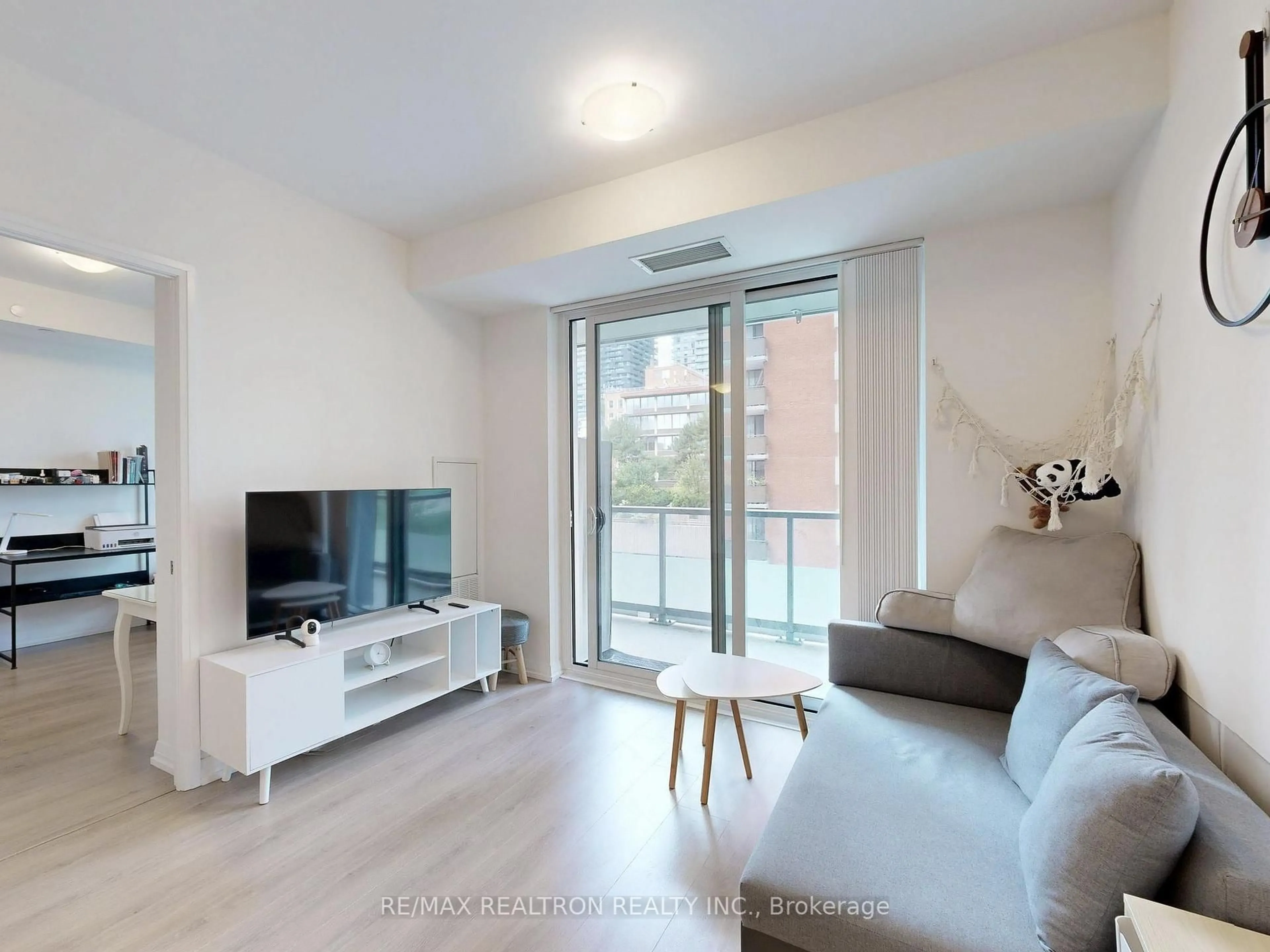 Living room with furniture, unknown for 50 Dunfield Ave #518, Toronto Ontario M4S 3A4