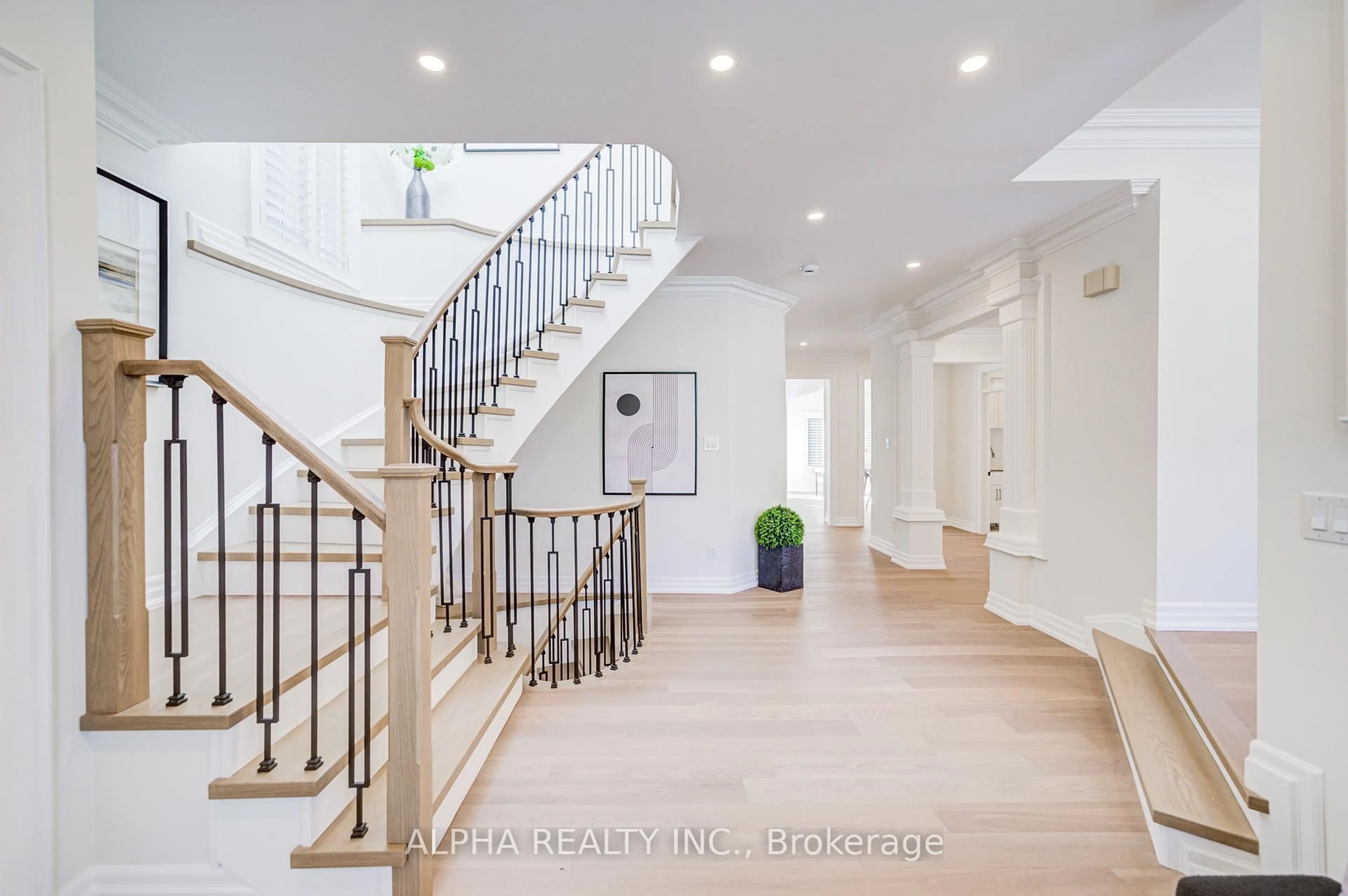 Indoor entryway for 225 Olive Ave, Toronto Ontario M2N 4P5