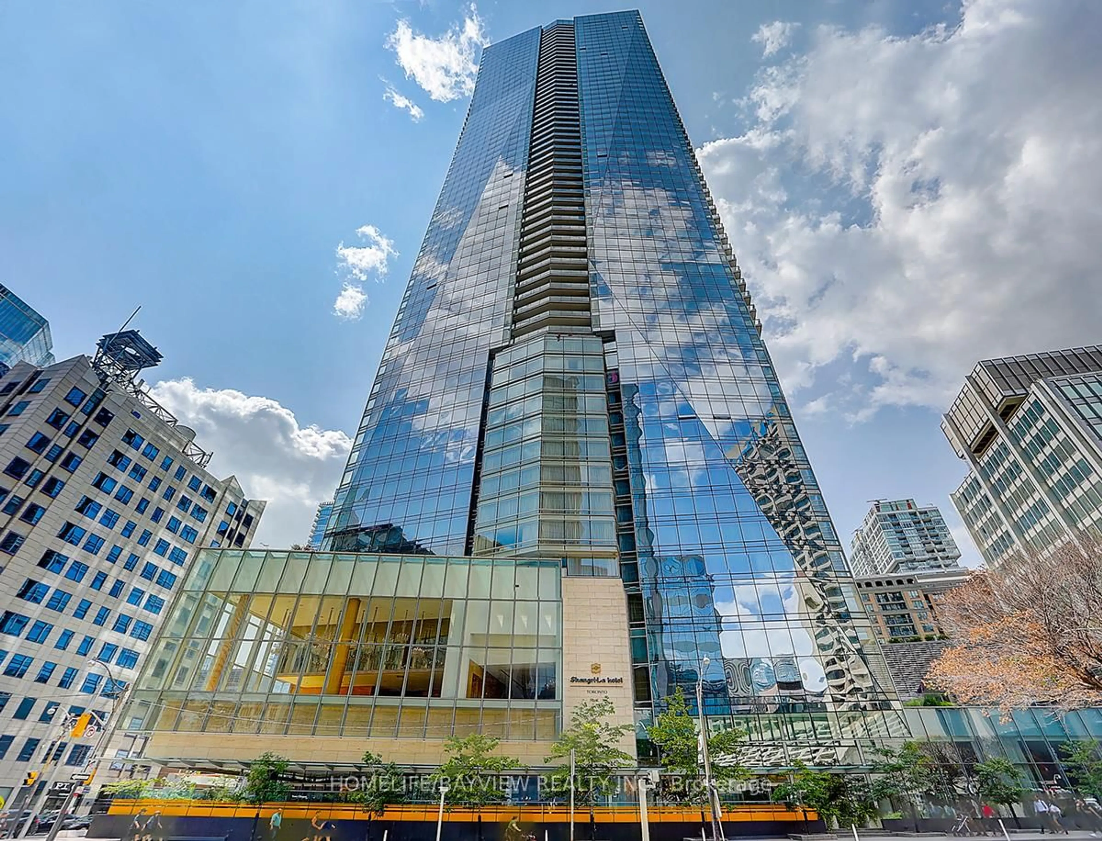 Indoor foyer for 180 University Ave #5404, Toronto Ontario M5H 0A2