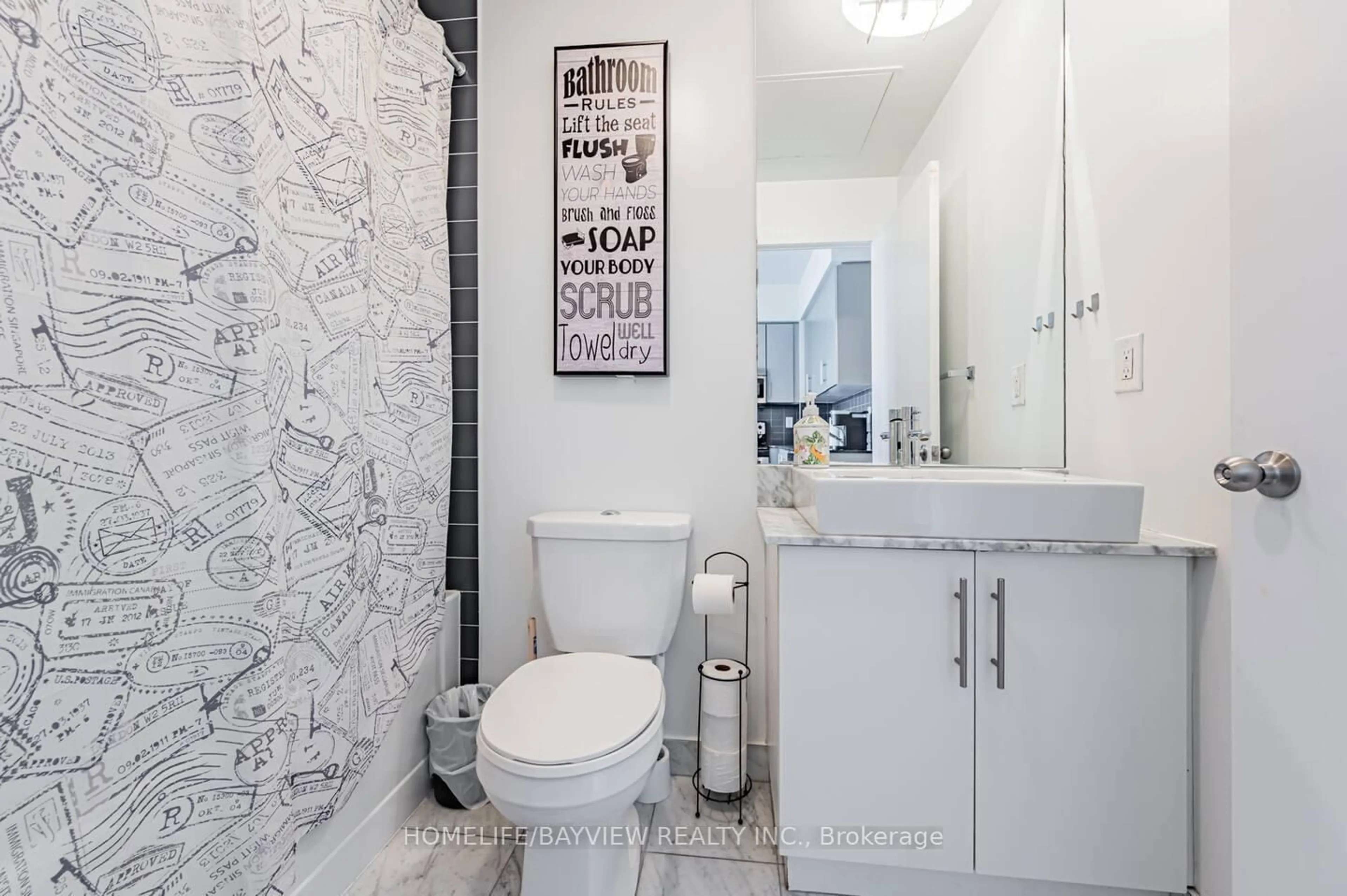 Standard bathroom, ceramic/tile floor for 55 bremner Blvd #4803, Toronto Ontario M5J 0A6
