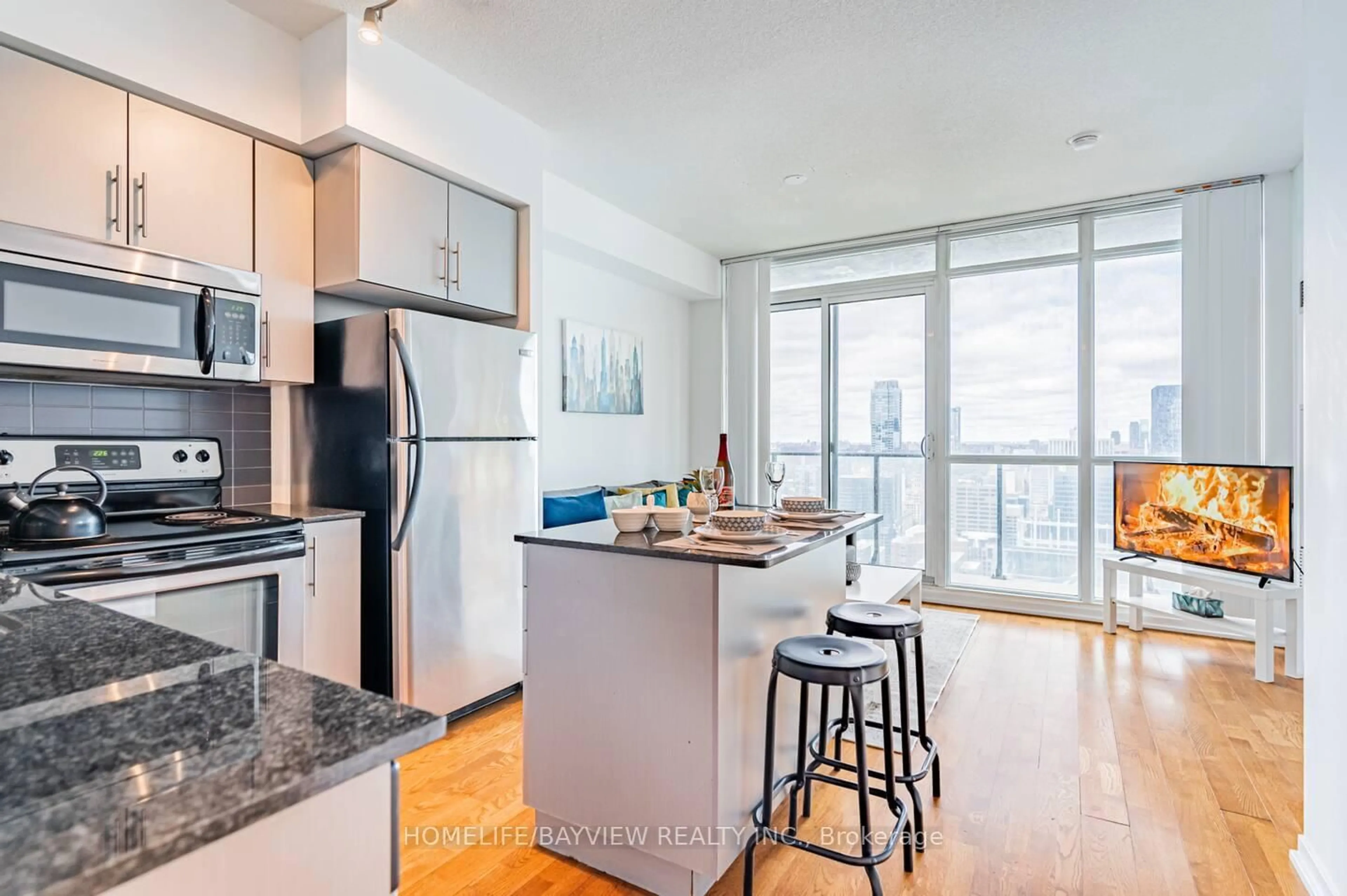 Open concept kitchen, unknown for 55 bremner Blvd #4703, Toronto Ontario M5J 0A6