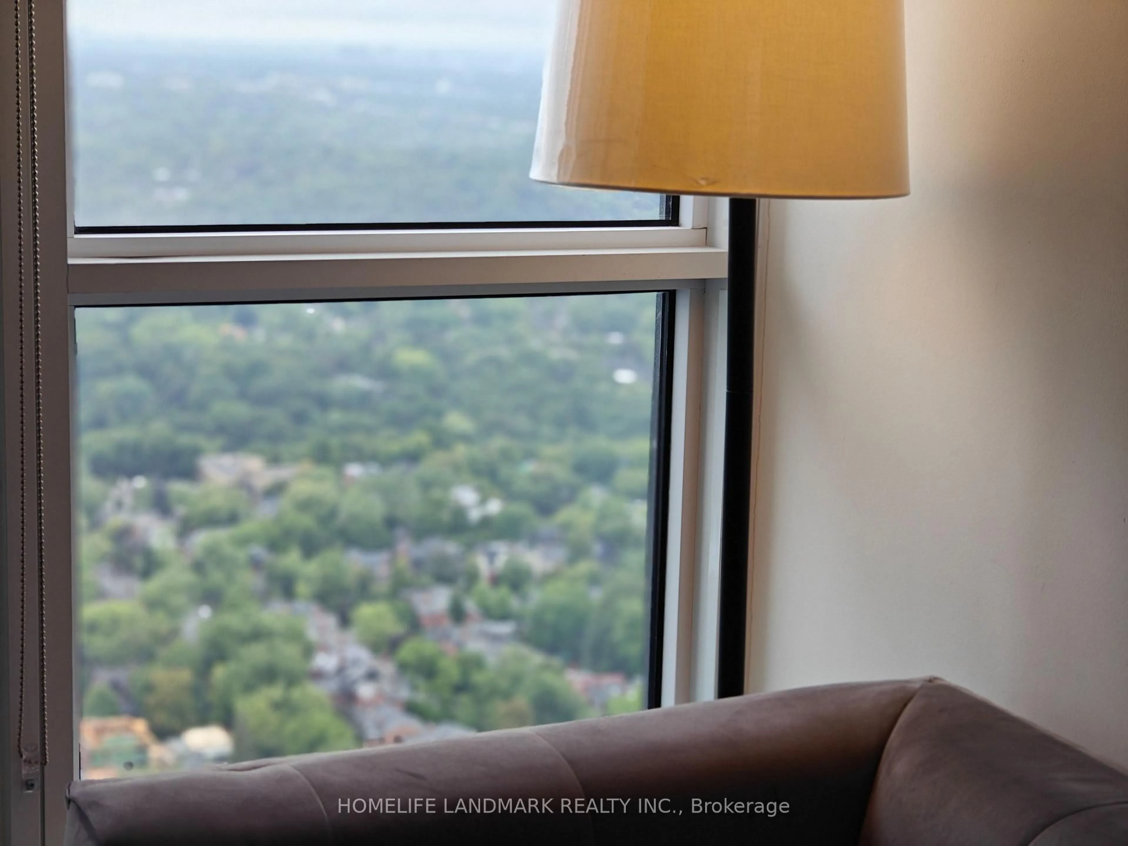 A pic of a room for 395 Bloor St #5405, Toronto Ontario M4W 1H7