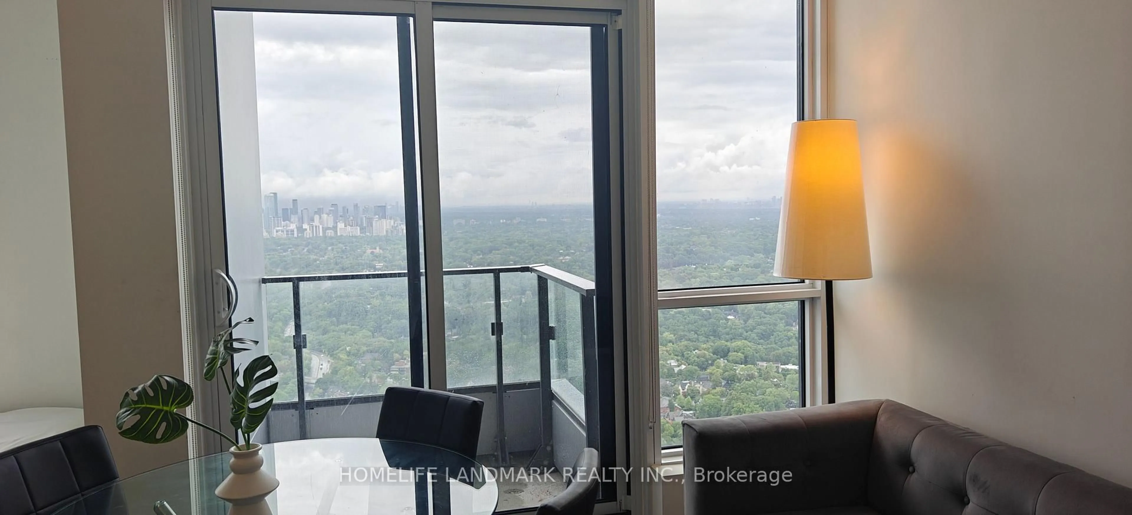 A pic of a room for 395 Bloor St #5405, Toronto Ontario M4W 1H7