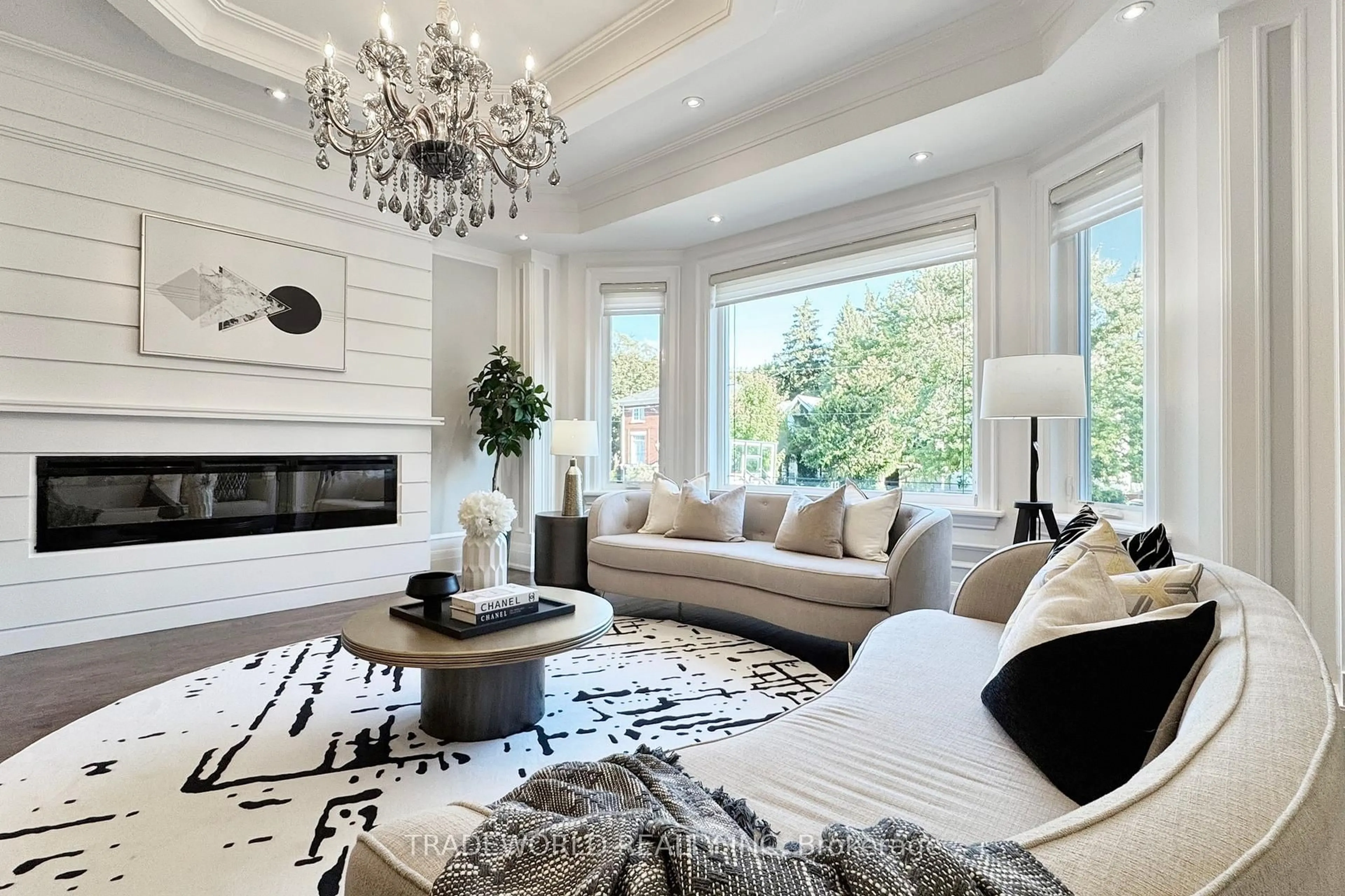 Living room with furniture, unknown for 122 Parkview Ave, Toronto Ontario M2N 3Y5
