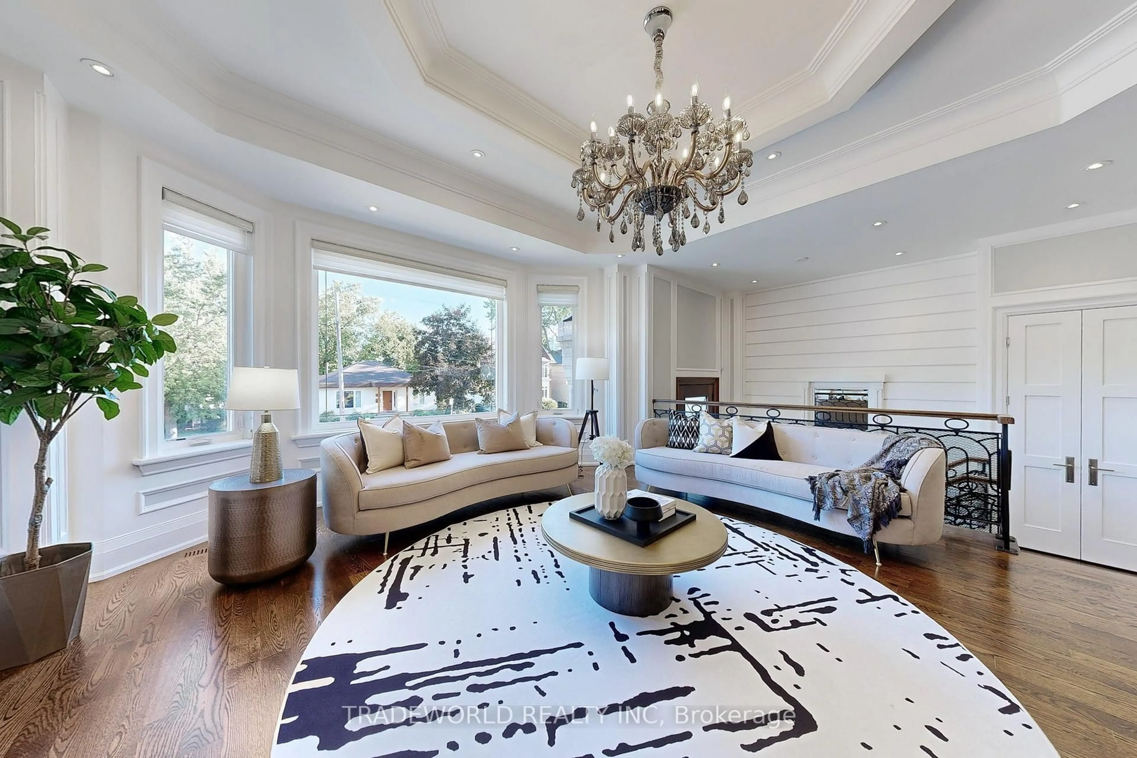 Living room with furniture, unknown for 122 Parkview Ave, Toronto Ontario M2N 3Y5