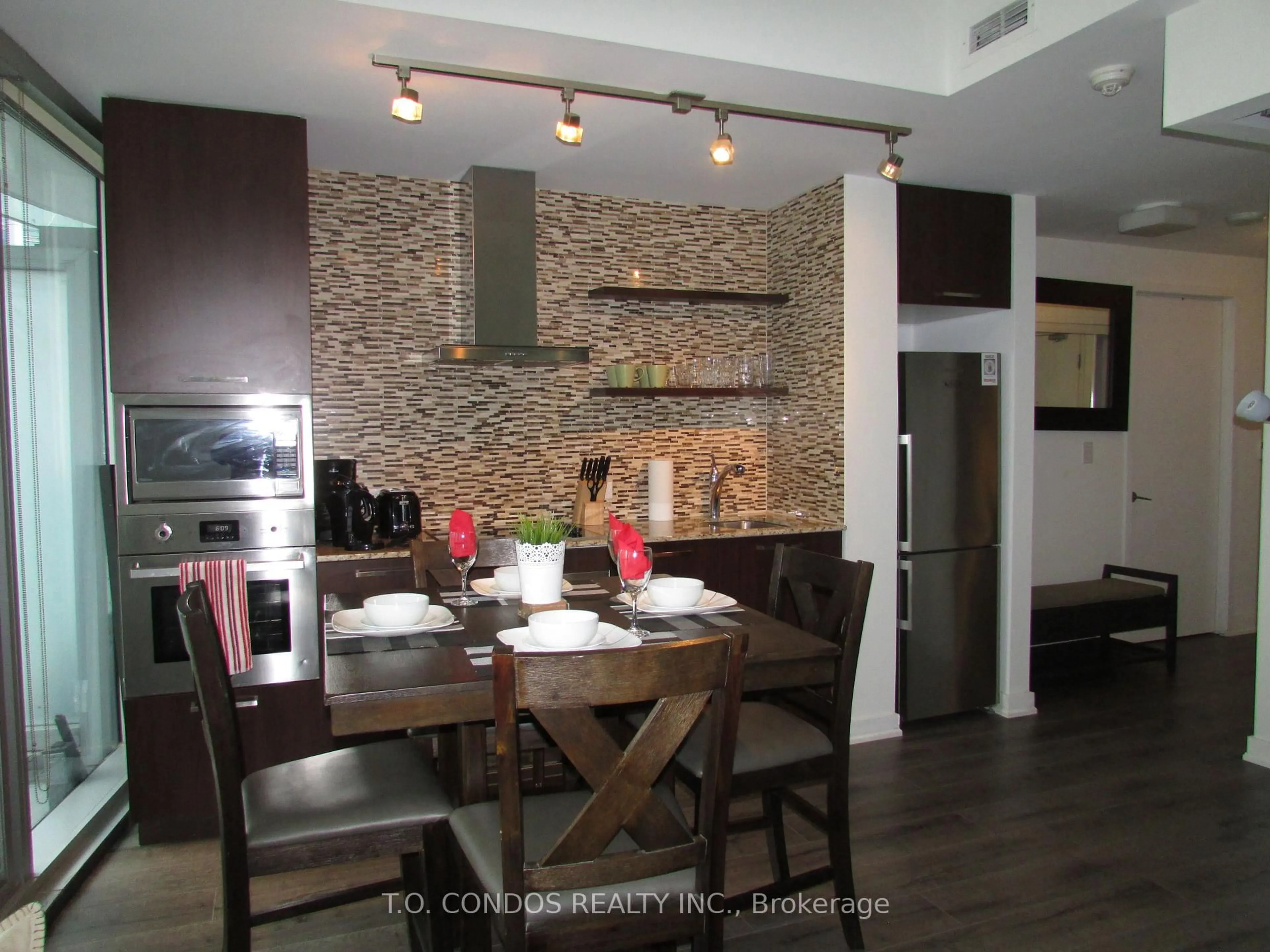 Unknown for 12 York St #1901, Toronto Ontario M5J 0A9