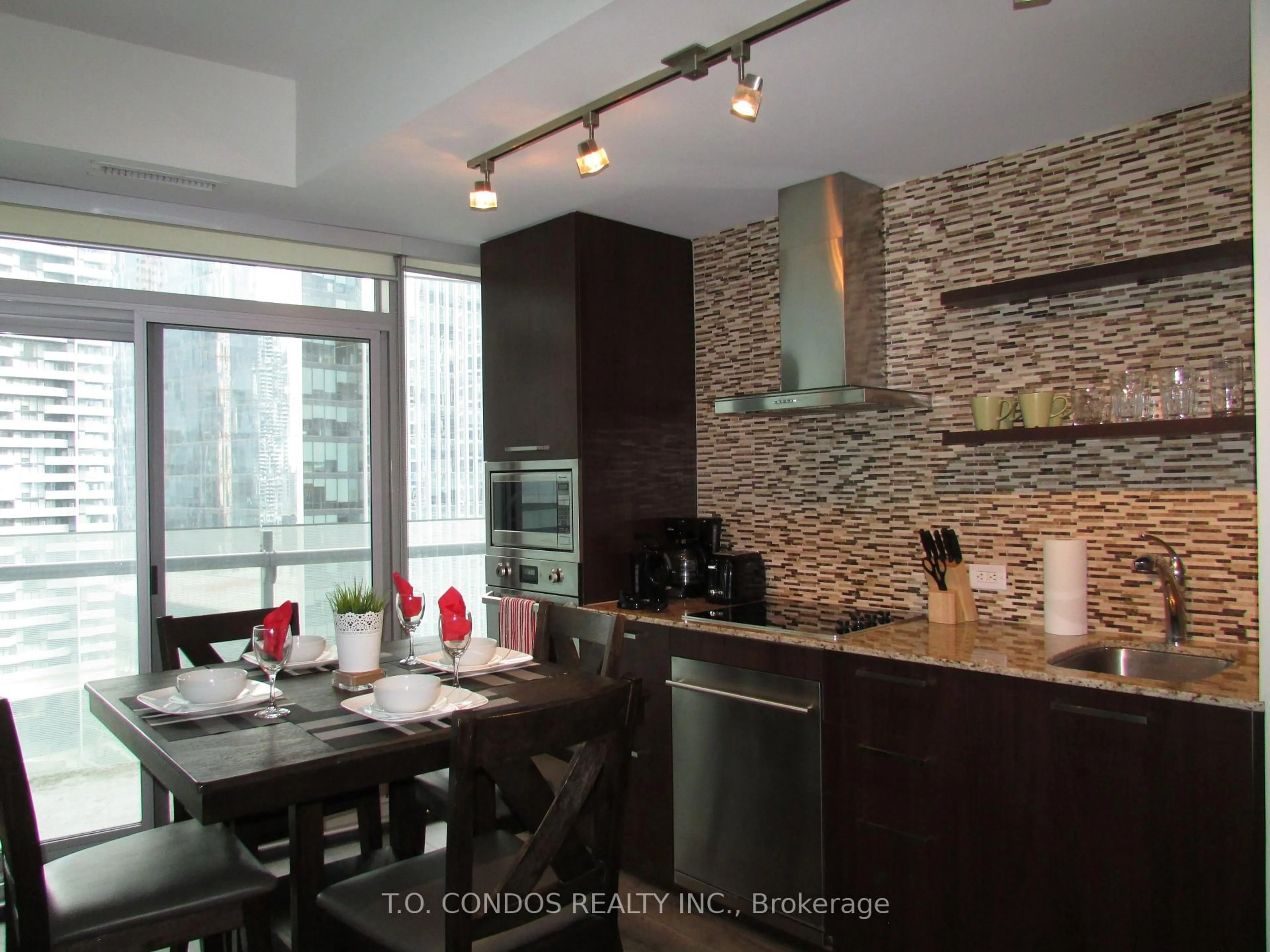 Unknown for 12 York St #1901, Toronto Ontario M5J 0A9