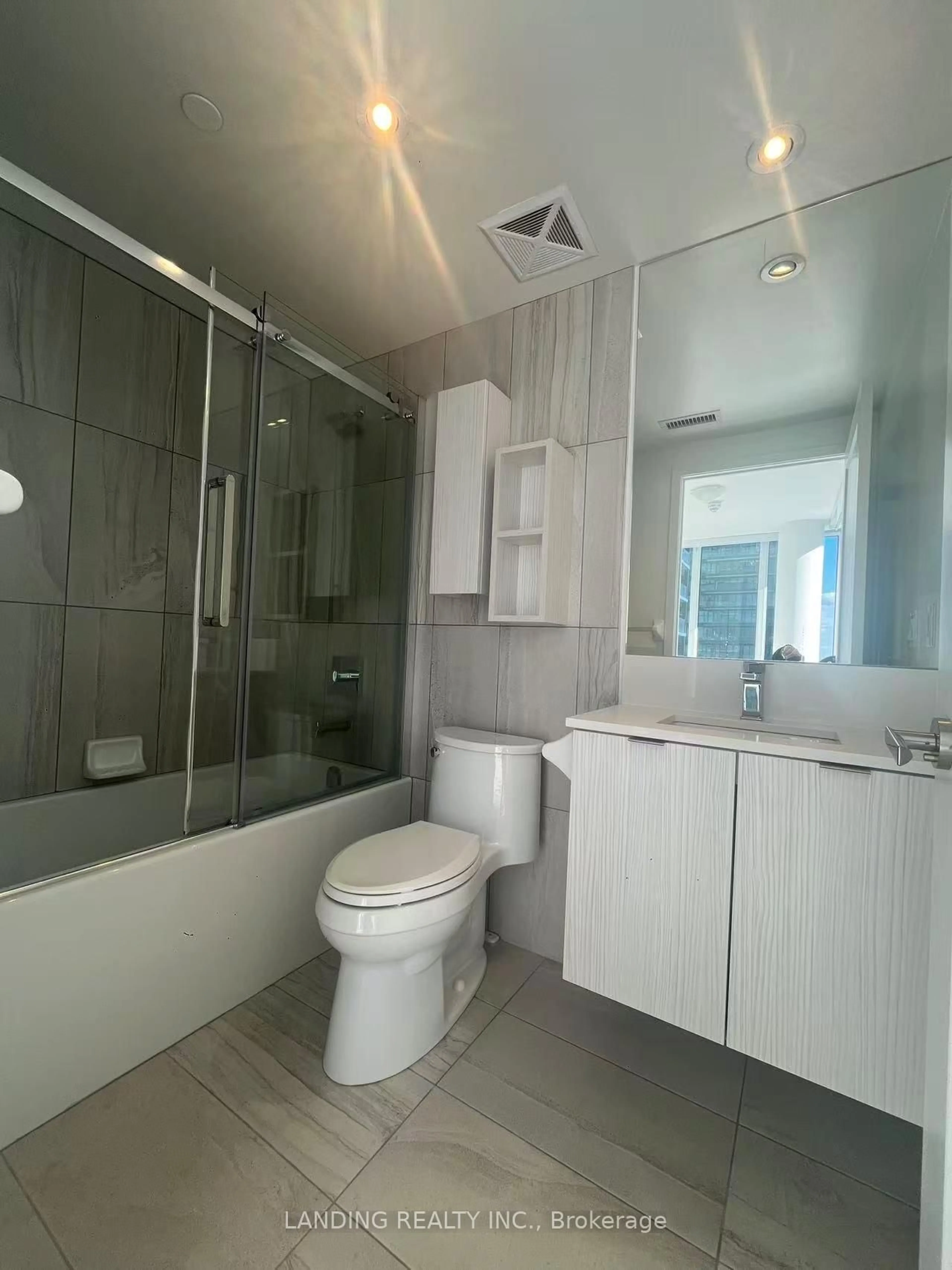 Standard bathroom, ceramic/tile floor for 195 Redpath Ave #2612, Toronto Ontario M4P 0E4