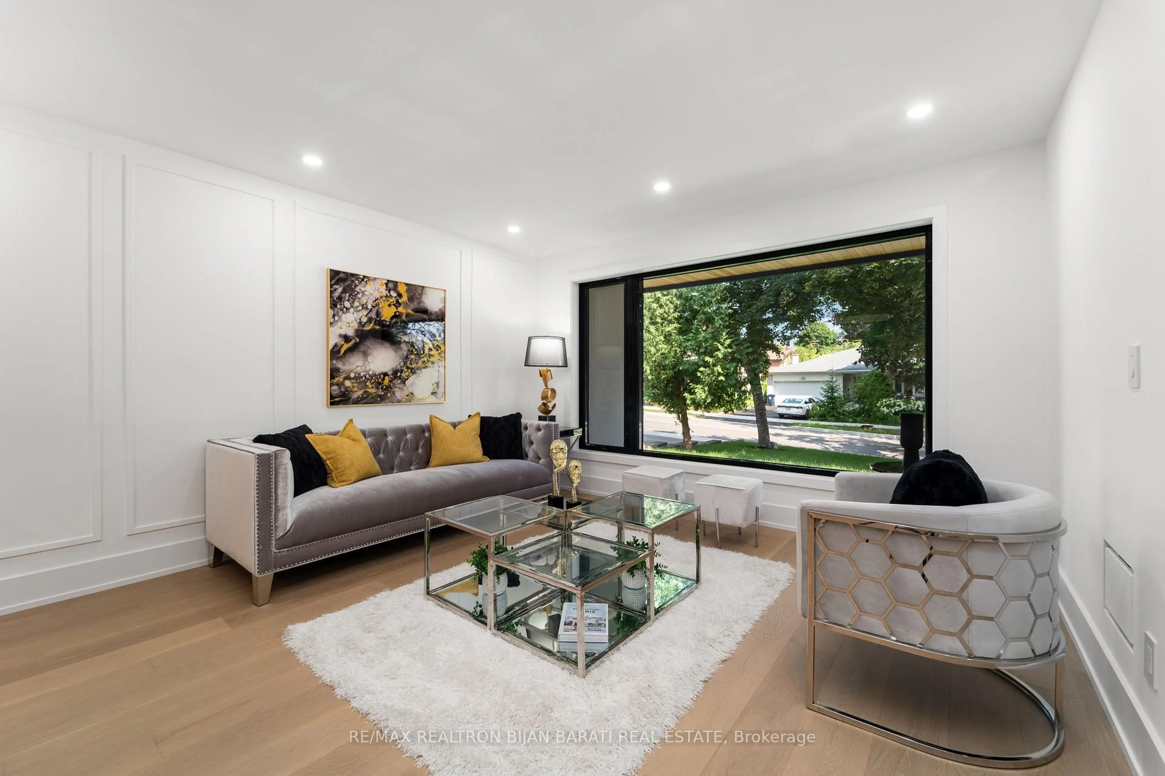 Living room with furniture, unknown for 593 Cummer Ave, Toronto Ontario M2K 2M5