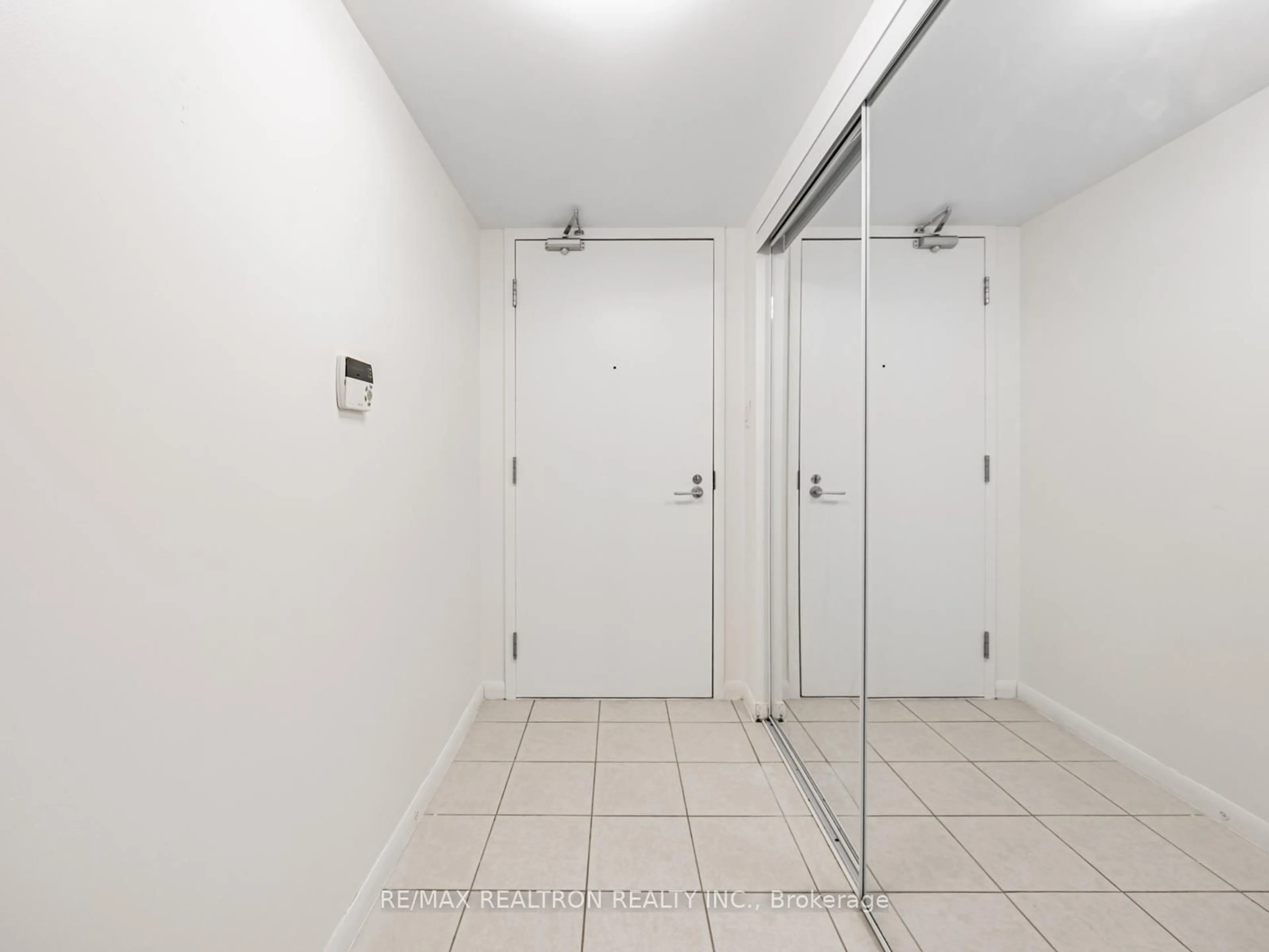 Unknown for 38 Grenville St #707, Toronto Ontario M4Y 1A5