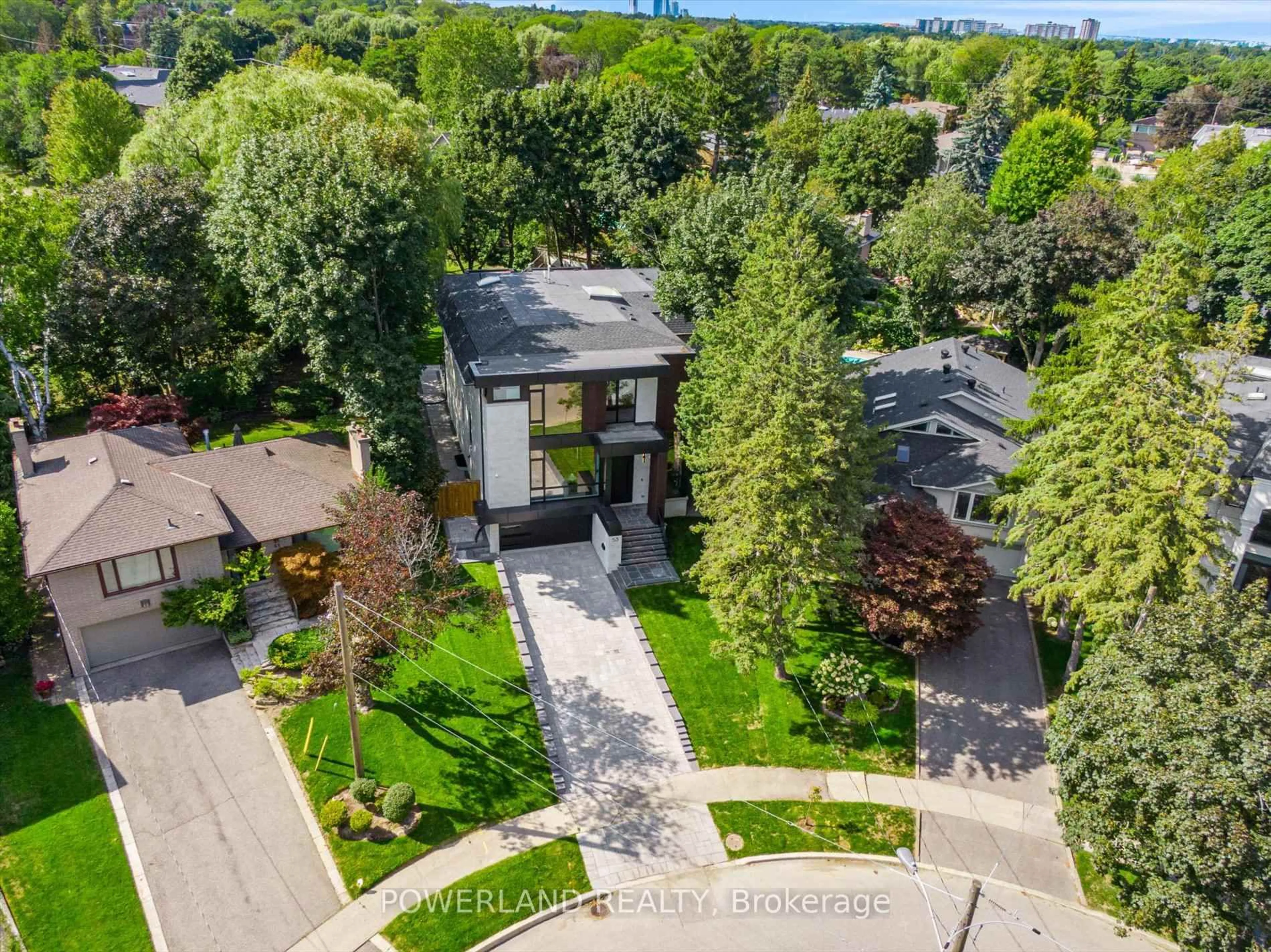 A pic from outside/outdoor area/front of a property/back of a property/a pic from drone, street for 53 Whittaker Cres, Toronto Ontario M2K 1K9