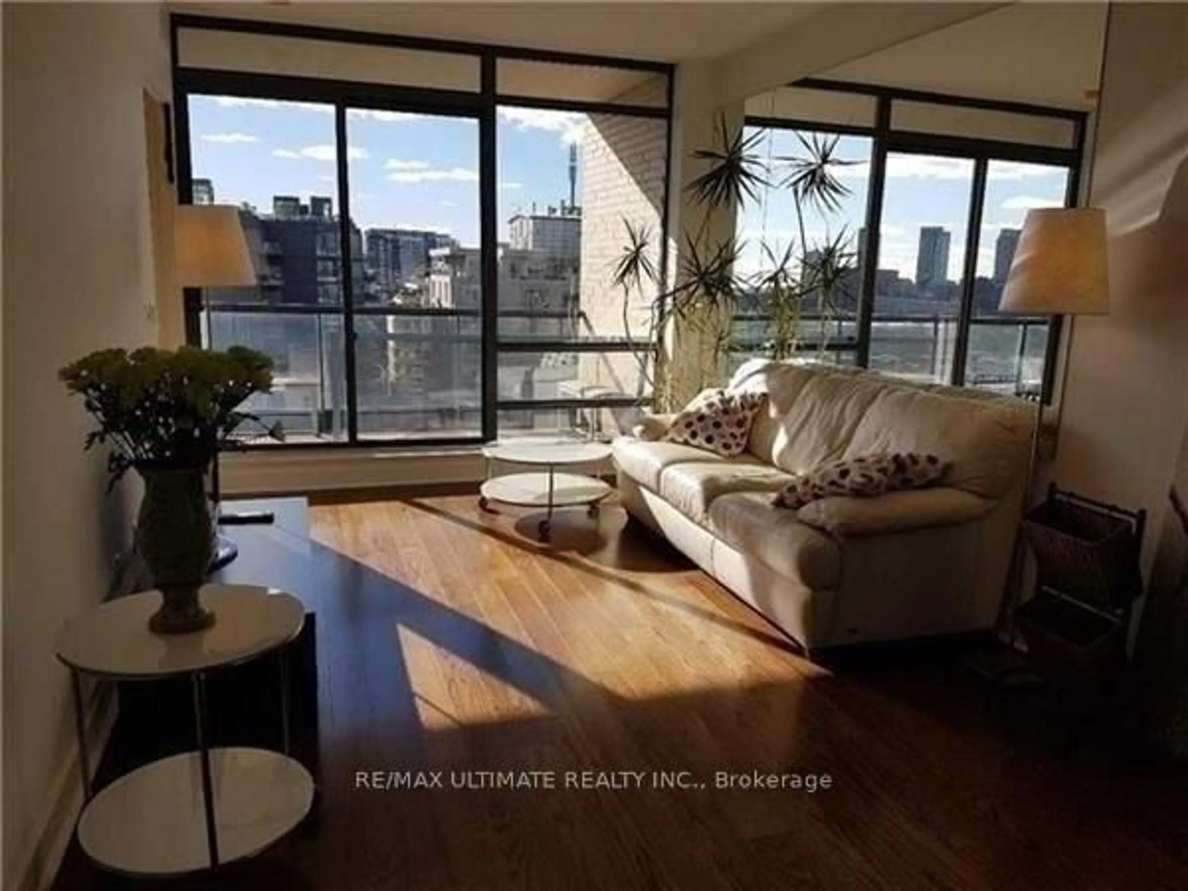 Living room with furniture, unknown for 438 King St #1206, Toronto Ontario M5V 3T9