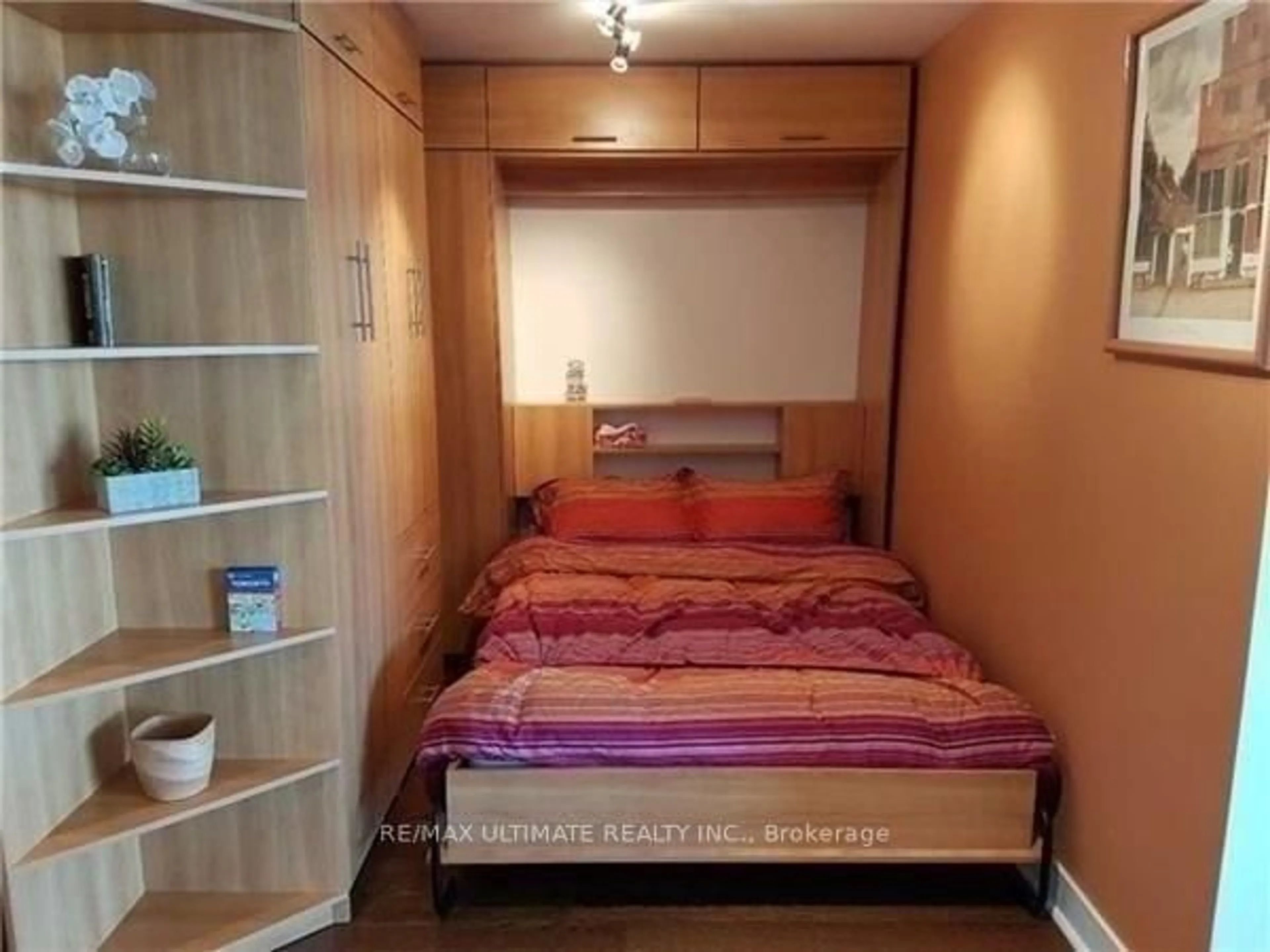 Bedroom with bed, unknown for 438 King St #1206, Toronto Ontario M5V 3T9