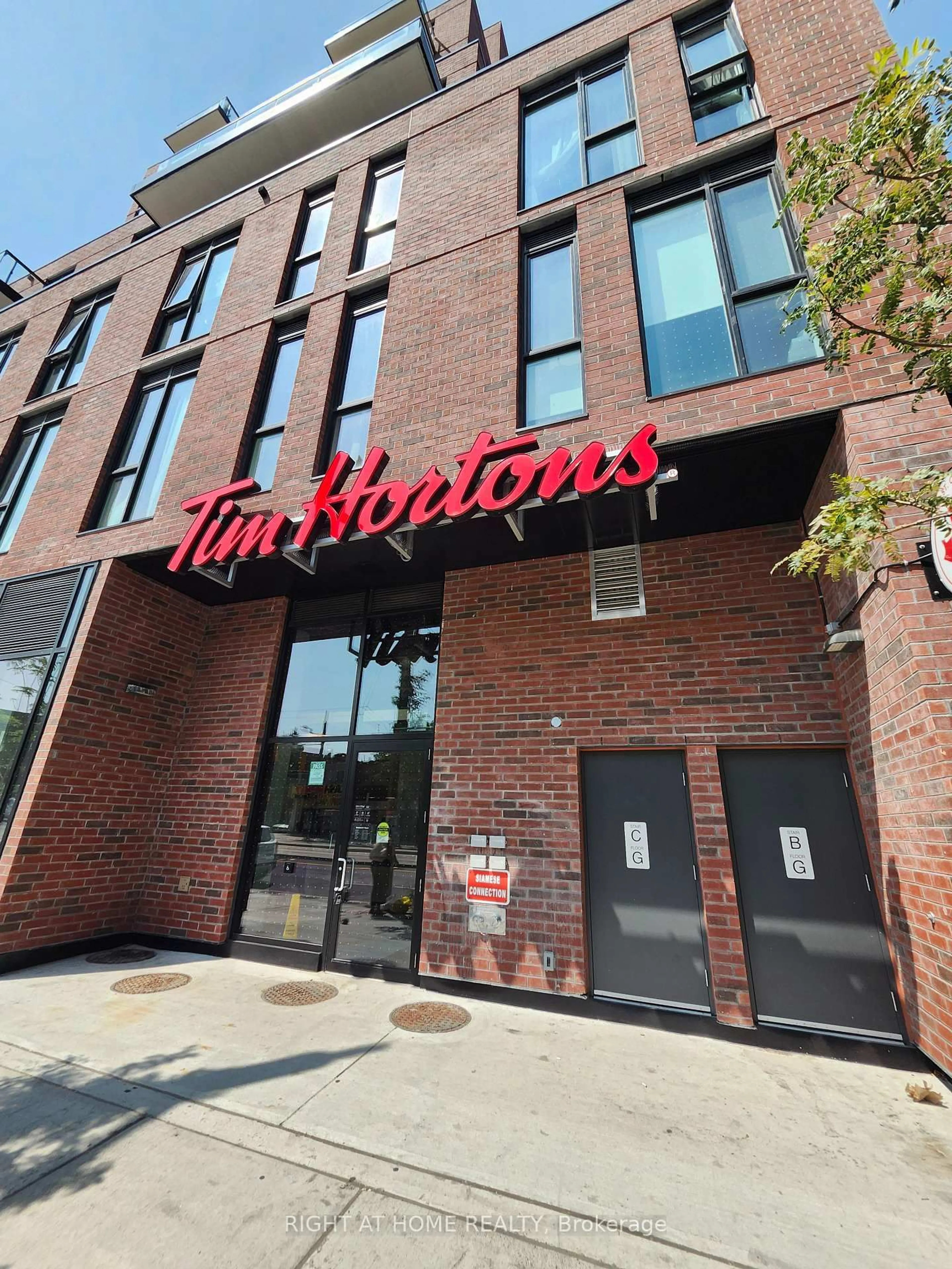 Indoor foyer for 185 Alberta Ave #406, Toronto Ontario M6C 0A5