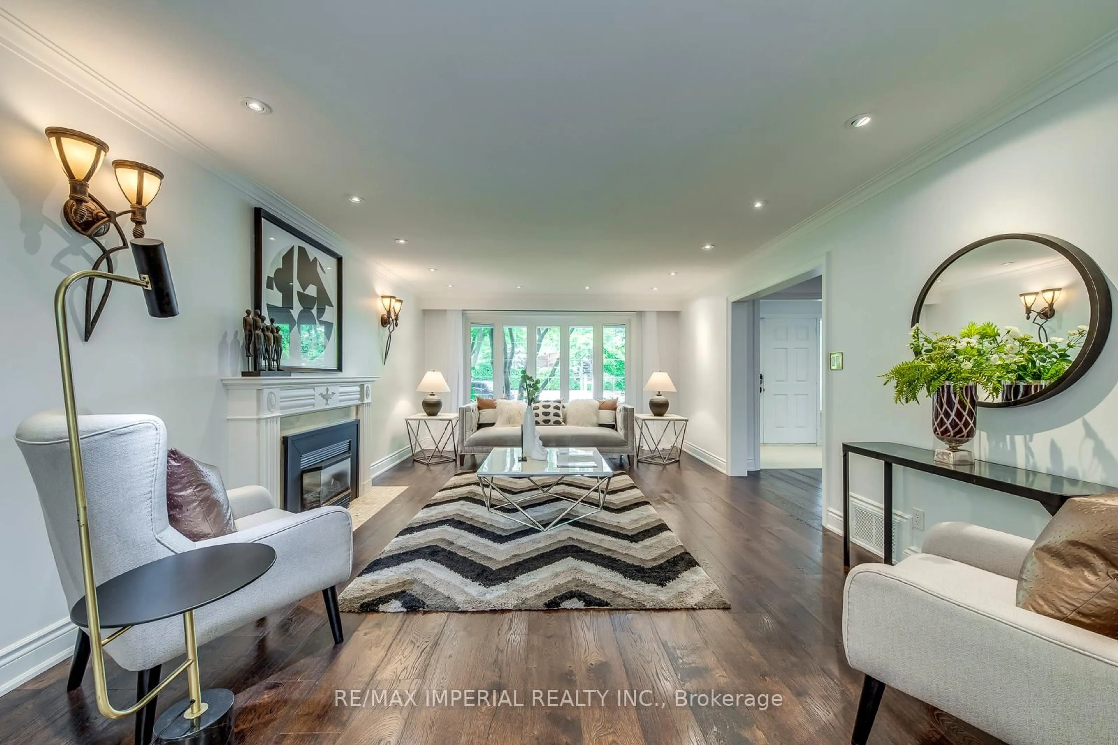 Living room with furniture, unknown for 8 Medalist Rd, Toronto Ontario M2P 1Y3