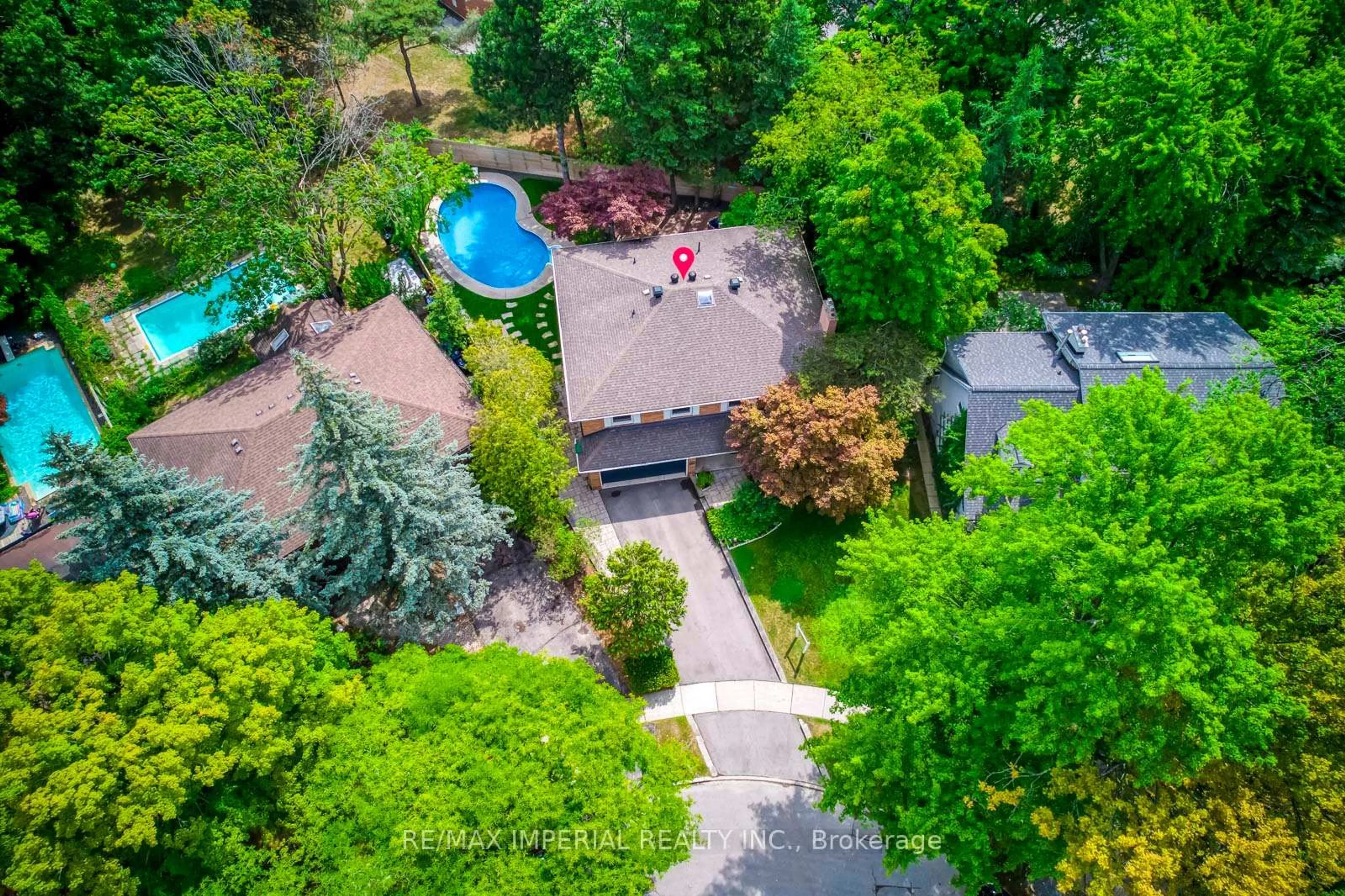 A pic from outside/outdoor area/front of a property/back of a property/a pic from drone, unknown for 8 Medalist Rd, Toronto Ontario M2P 1Y3