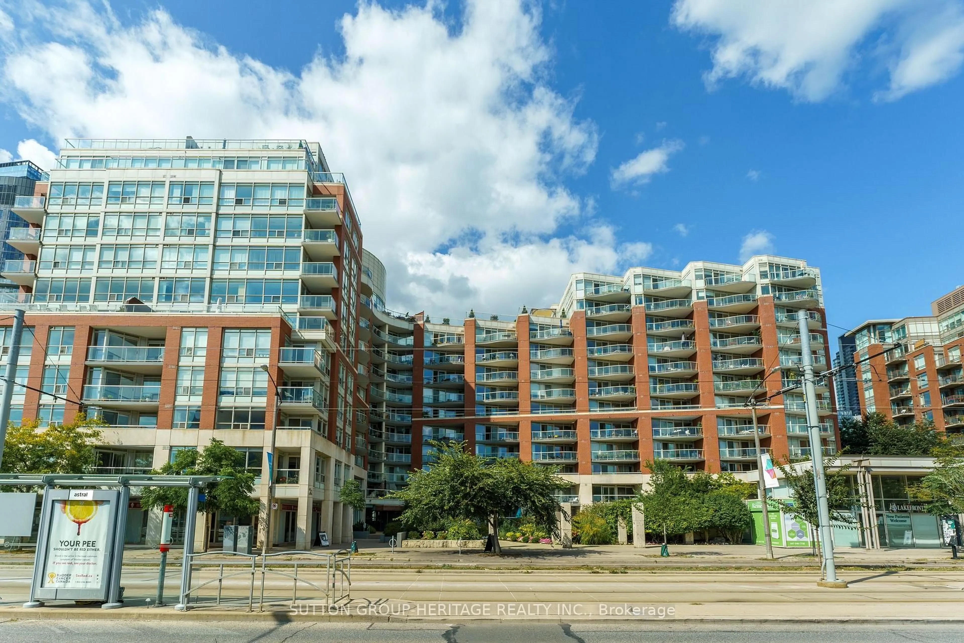Blurry image for 550 Queens Quay #126, Toronto Ontario M5V 3M8