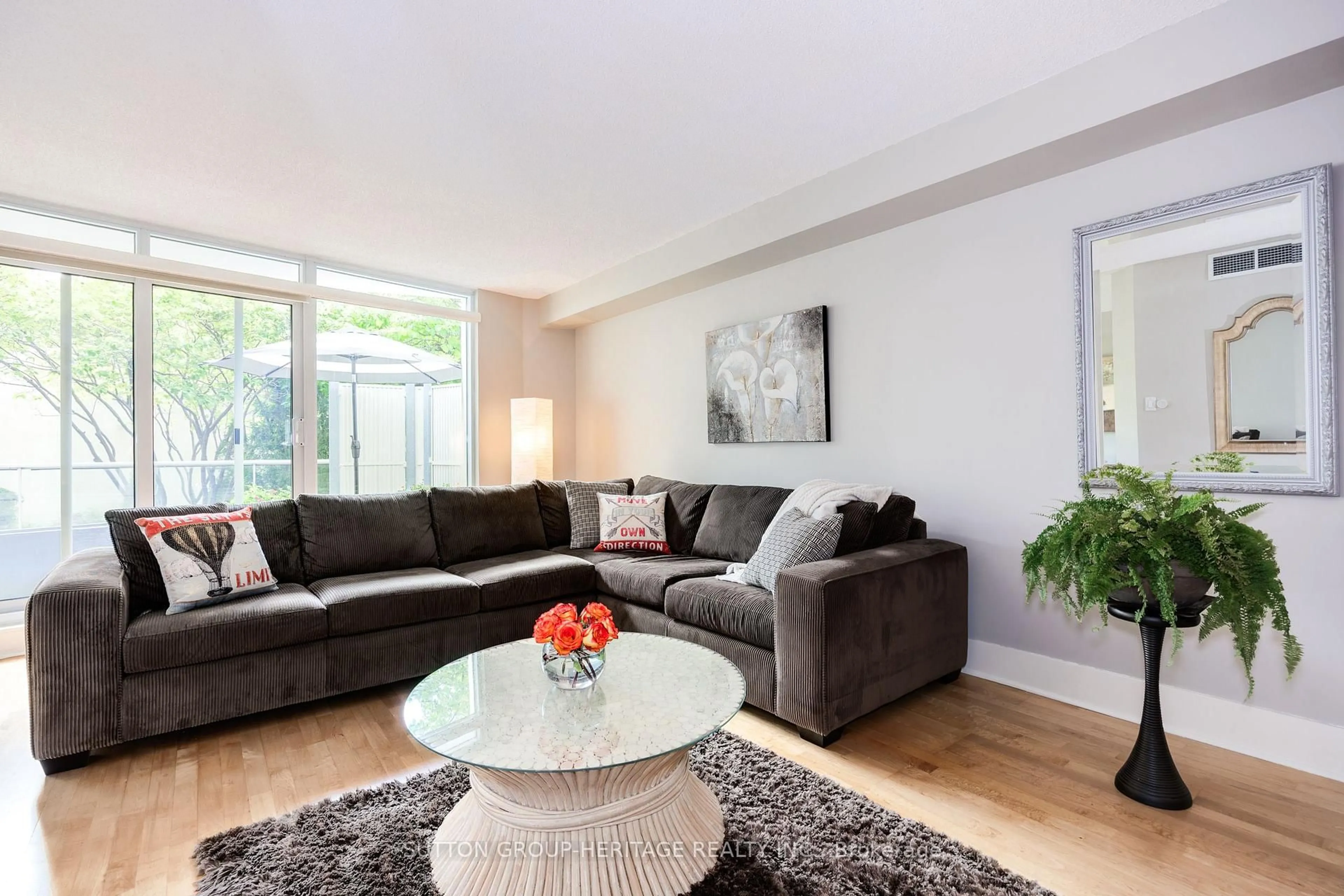 Living room with furniture, unknown for 550 Queens Quay #126, Toronto Ontario M5V 3M8