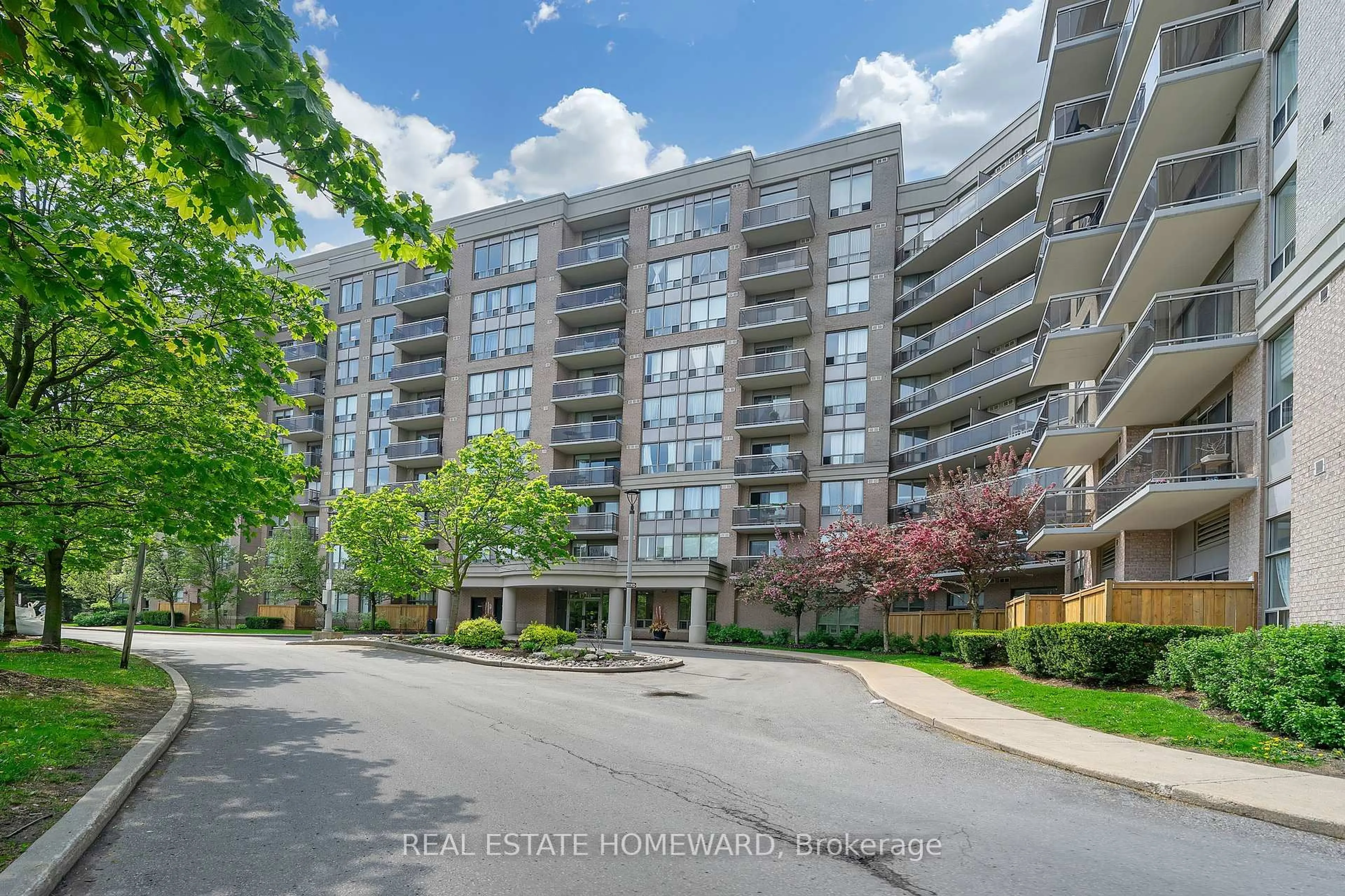 Unknown for 1720 Eglinton Ave #812, Toronto Ontario M4A 2X8