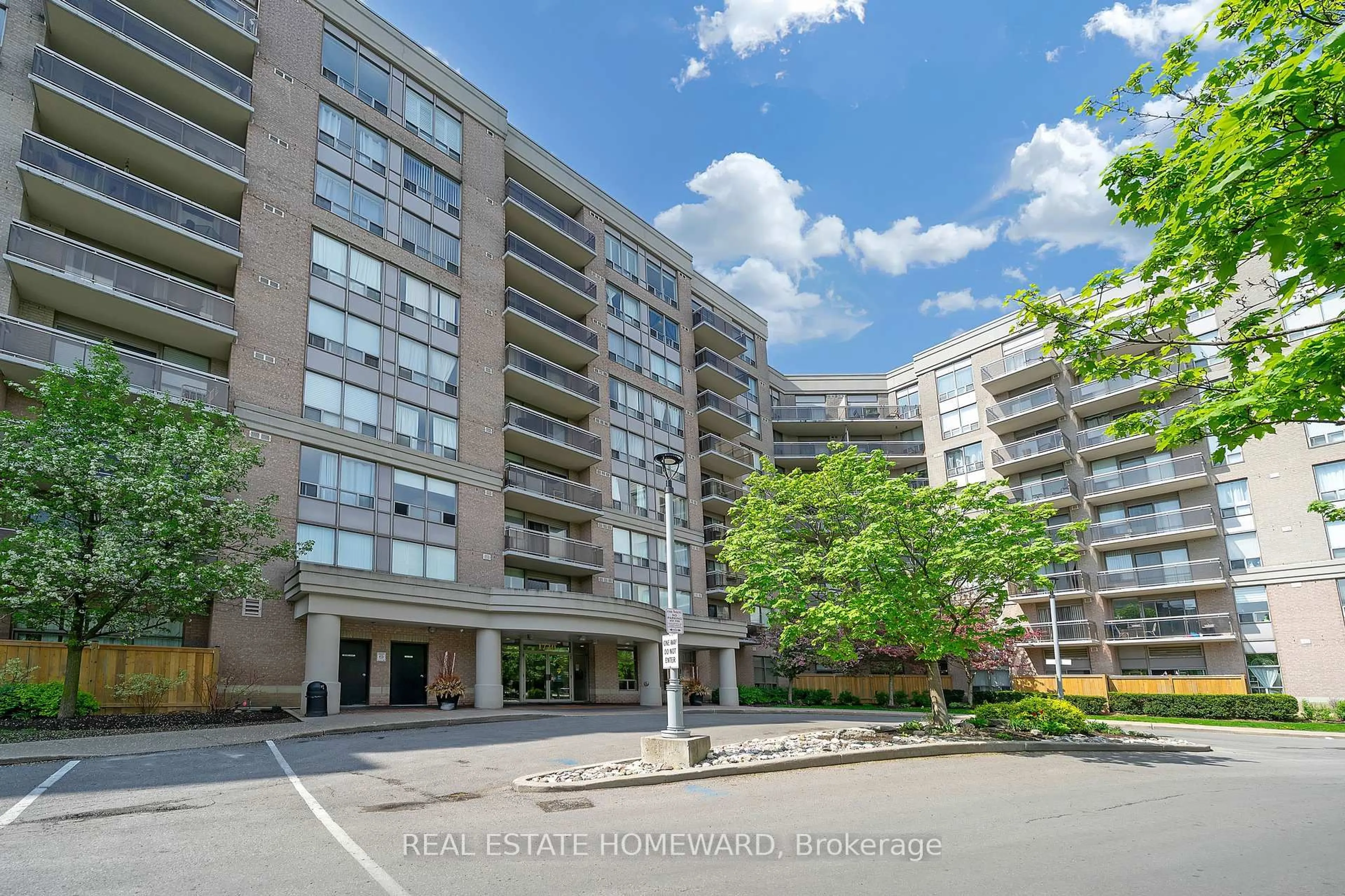 Unknown for 1720 Eglinton Ave #812, Toronto Ontario M4A 2X8