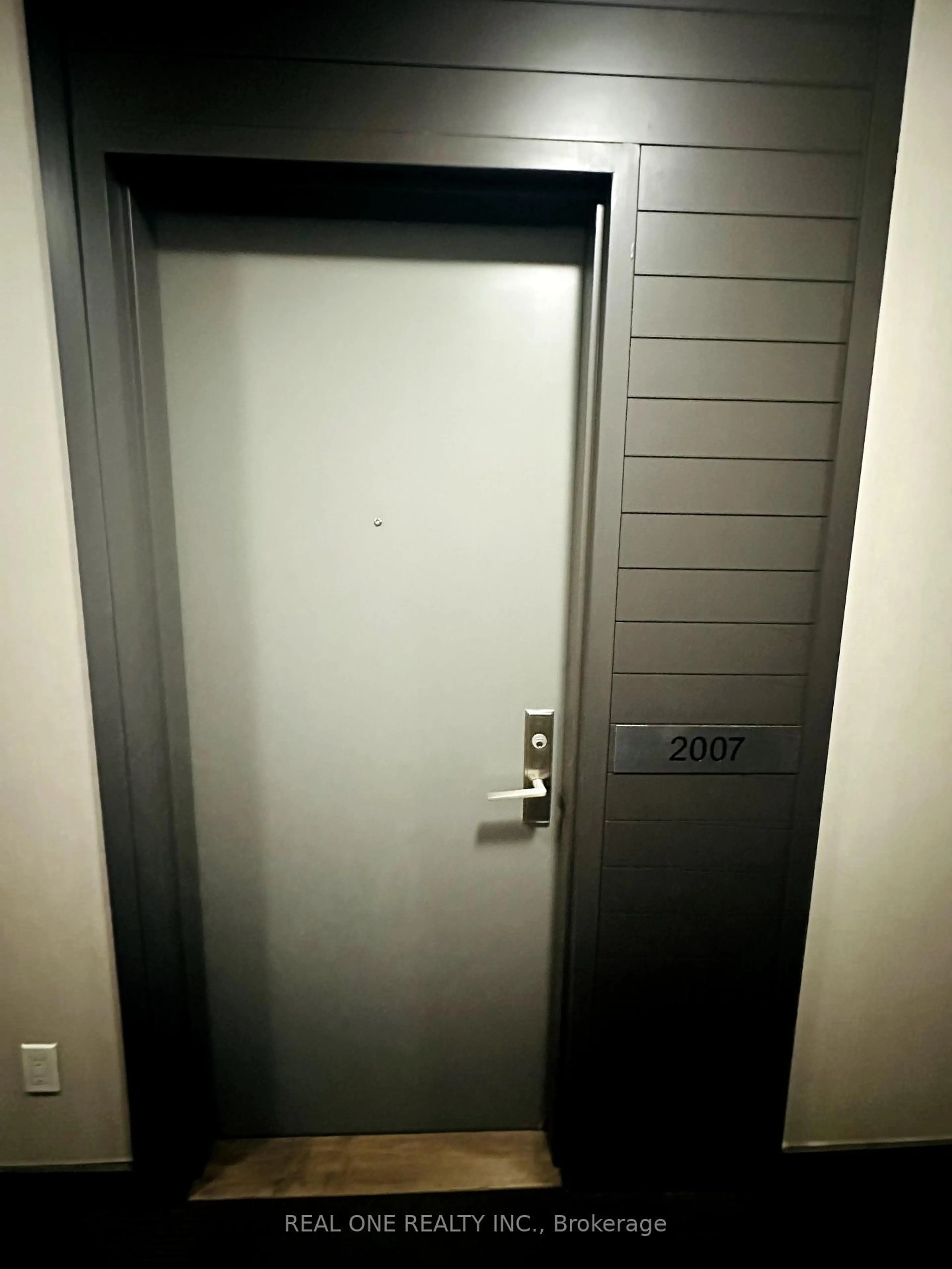 Unknown for 126 Simcoe St #2007, Toronto Ontario M5H 4E6