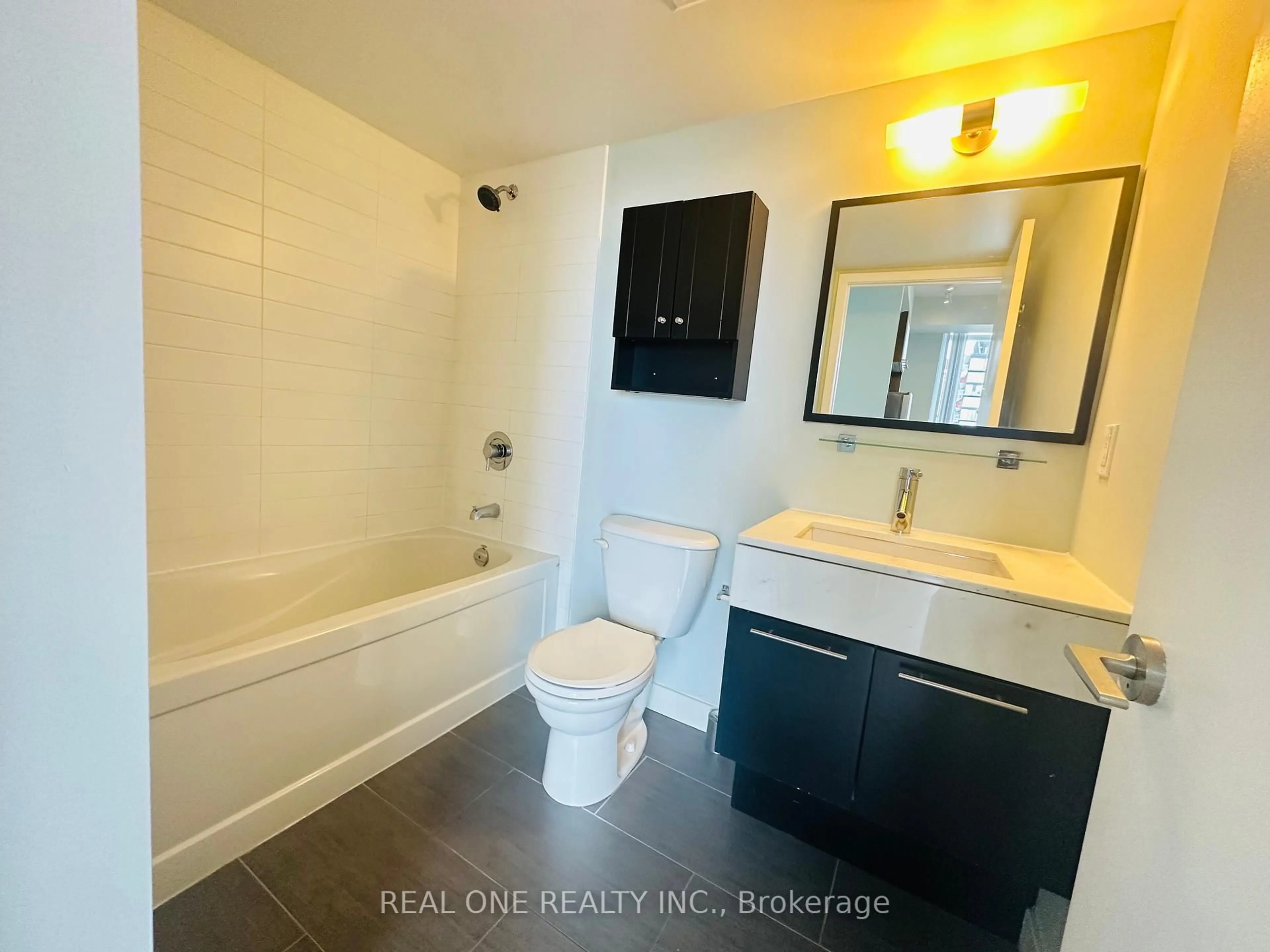 Unknown for 126 Simcoe St #2007, Toronto Ontario M5H 4E6