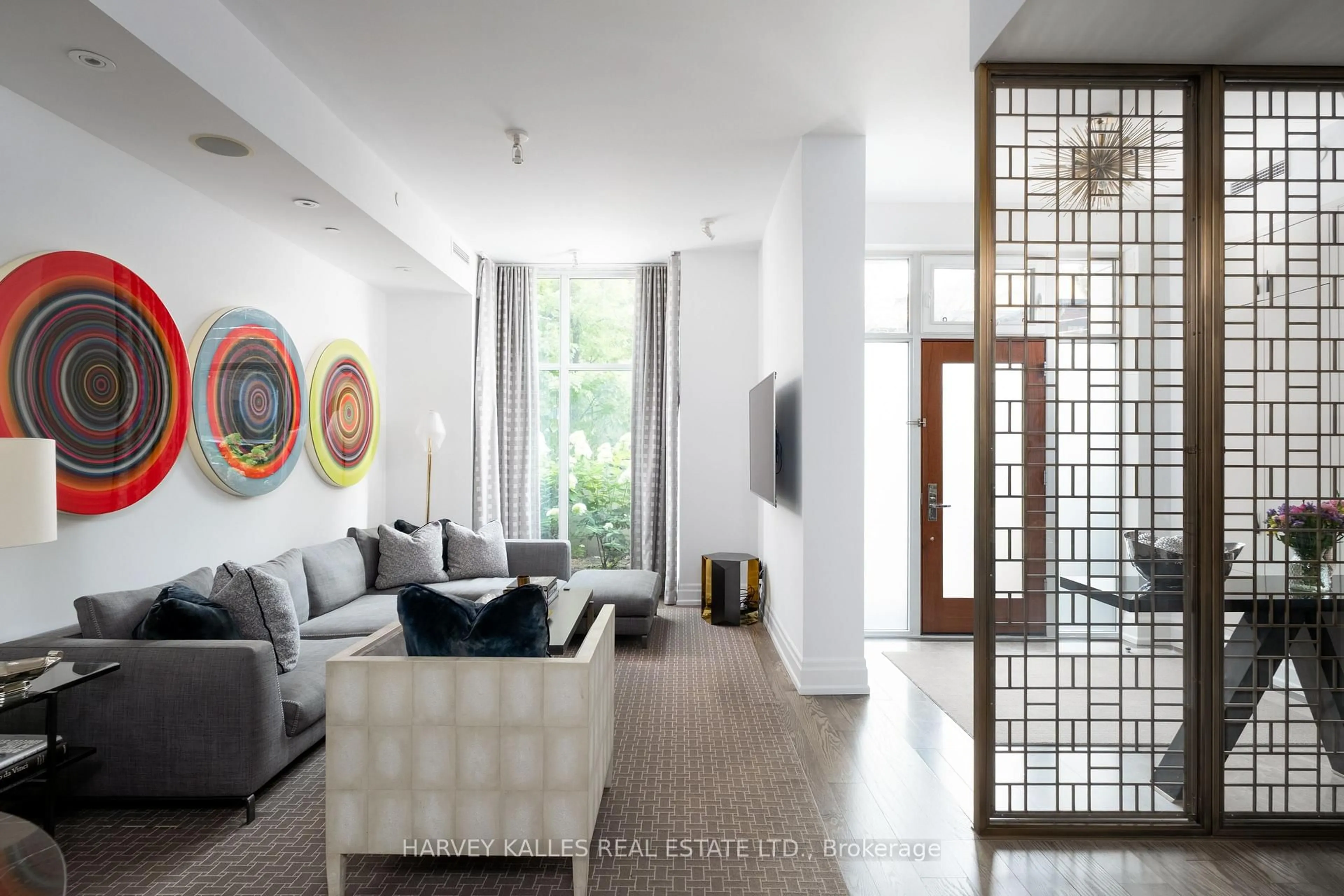Living room with furniture, unknown for 127 Pears Ave, Toronto Ontario M5R 1T3