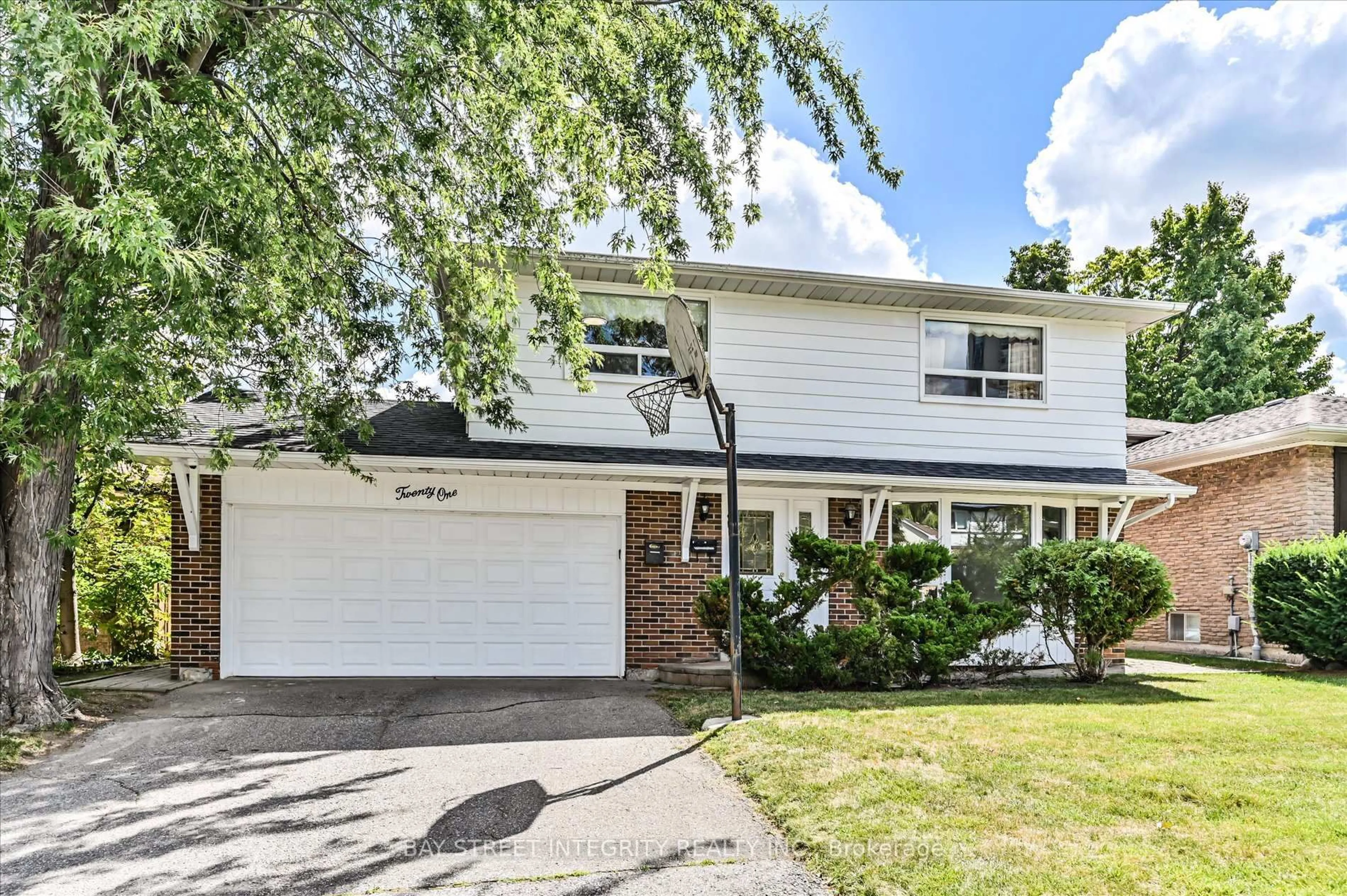 Home with vinyl exterior material, street for 21 Whitehorn Cres, Toronto Ontario M2J 3B1
