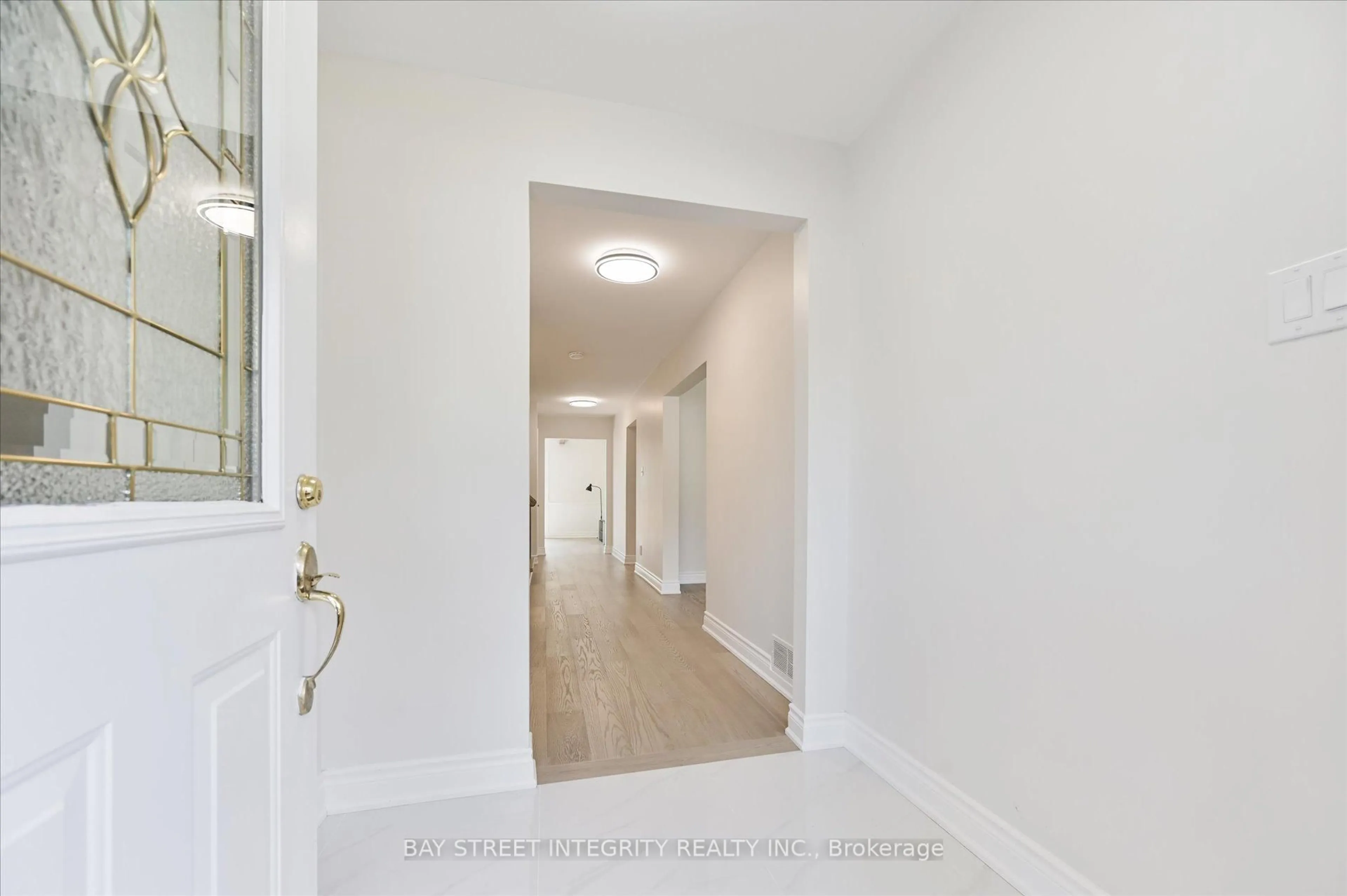 Indoor entryway for 21 Whitehorn Cres, Toronto Ontario M2J 3B1